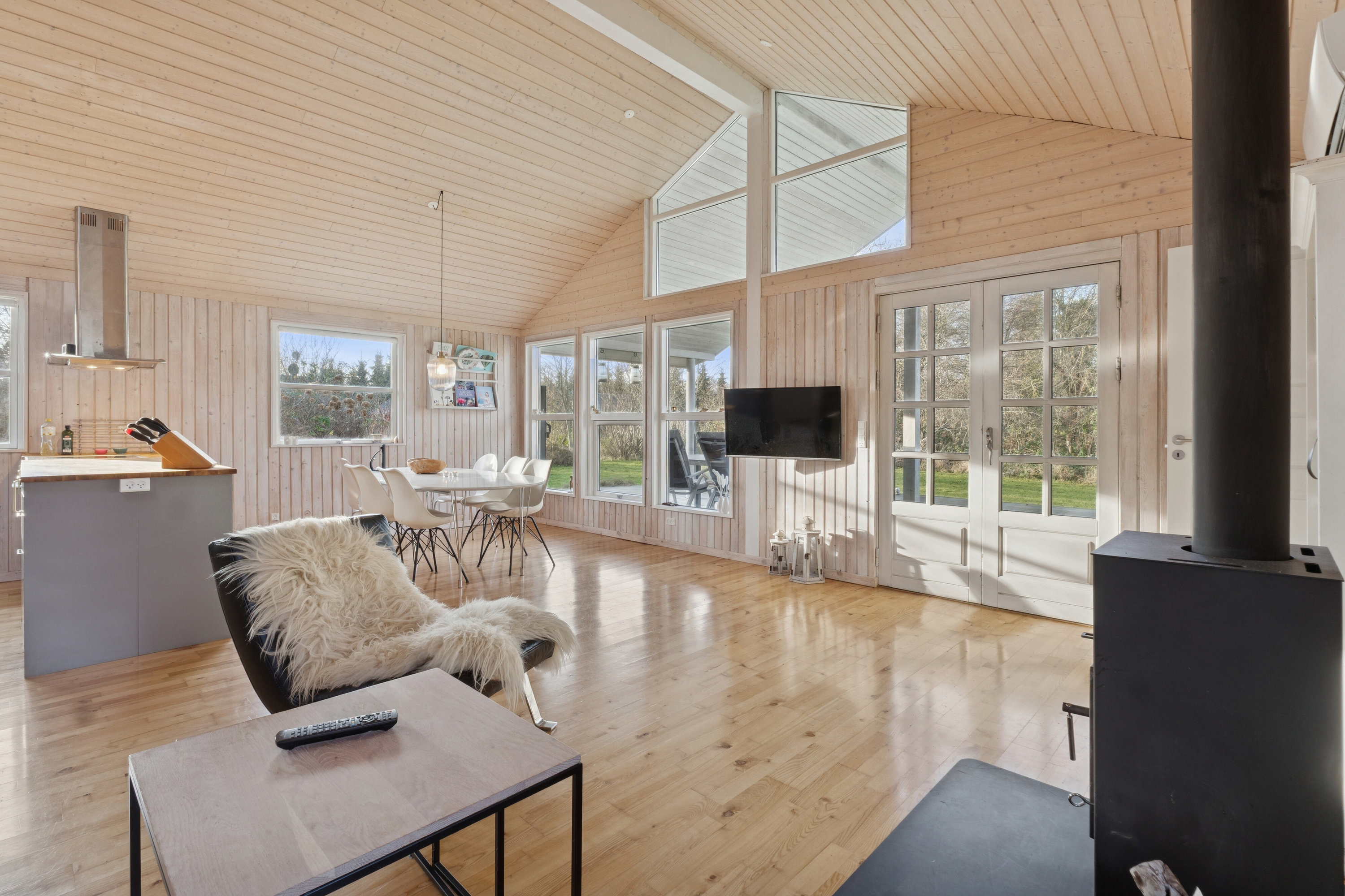 Fremhævet stue billede i fuldskærmstilstand. Billede af Vildrosevej 4, Vesteregnen, 5932 Humble