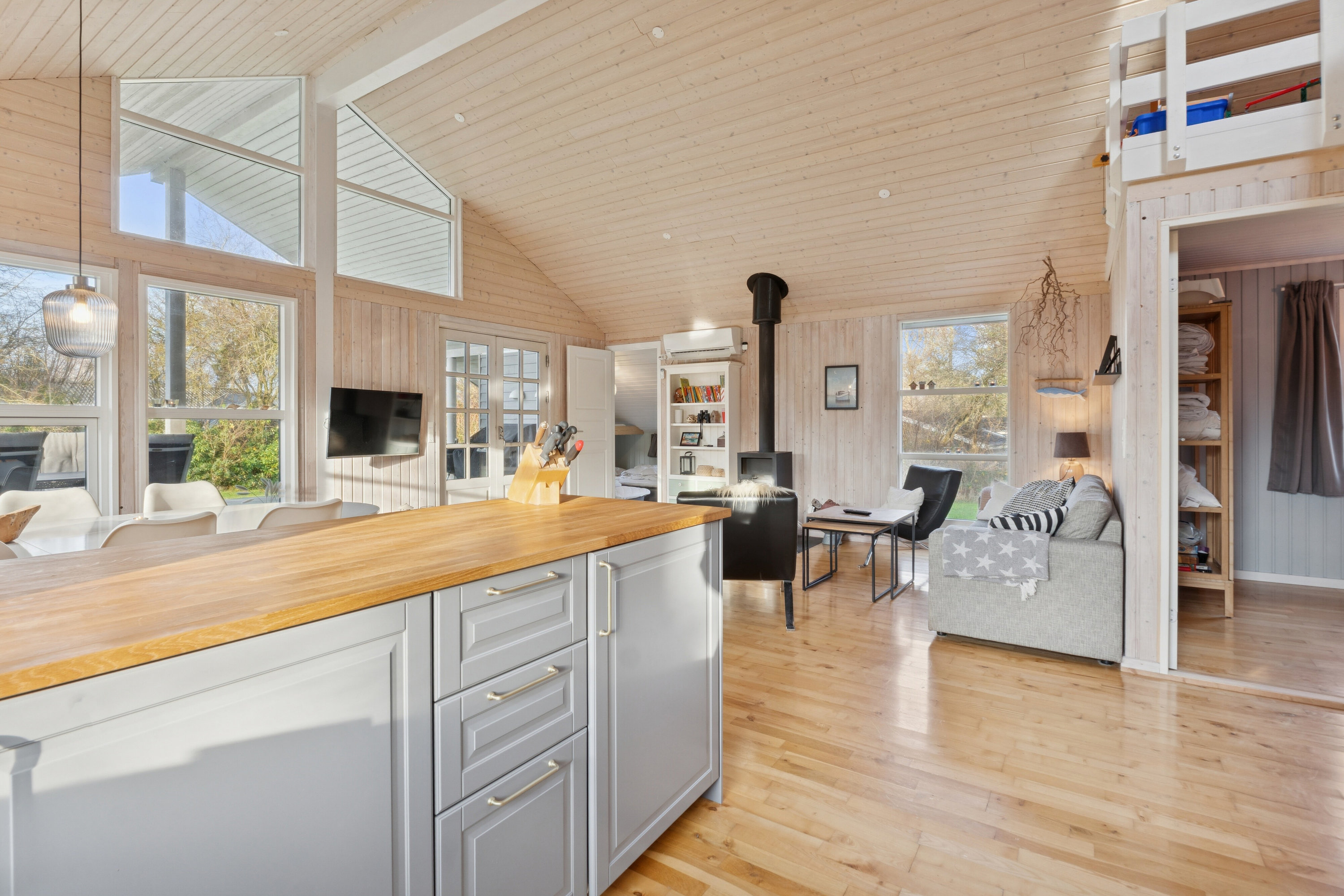 Fremhævet køkken billede i fuldskærmstilstand. Billede af Vildrosevej 4, Vesteregnen, 5932 Humble