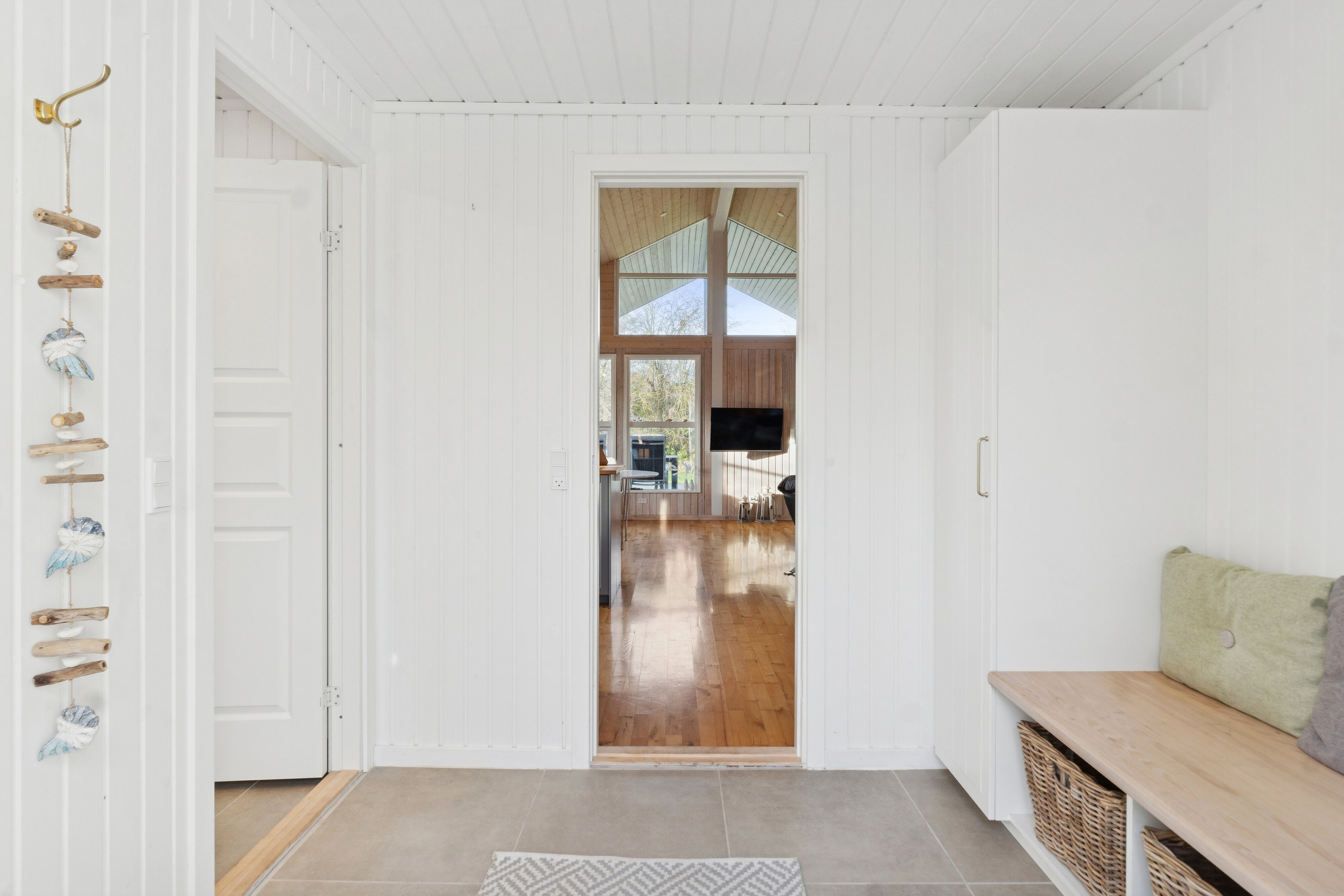 Fremhævet hall billede i fuldskærmstilstand. Billede af Vildrosevej 4, Vesteregnen, 5932 Humble