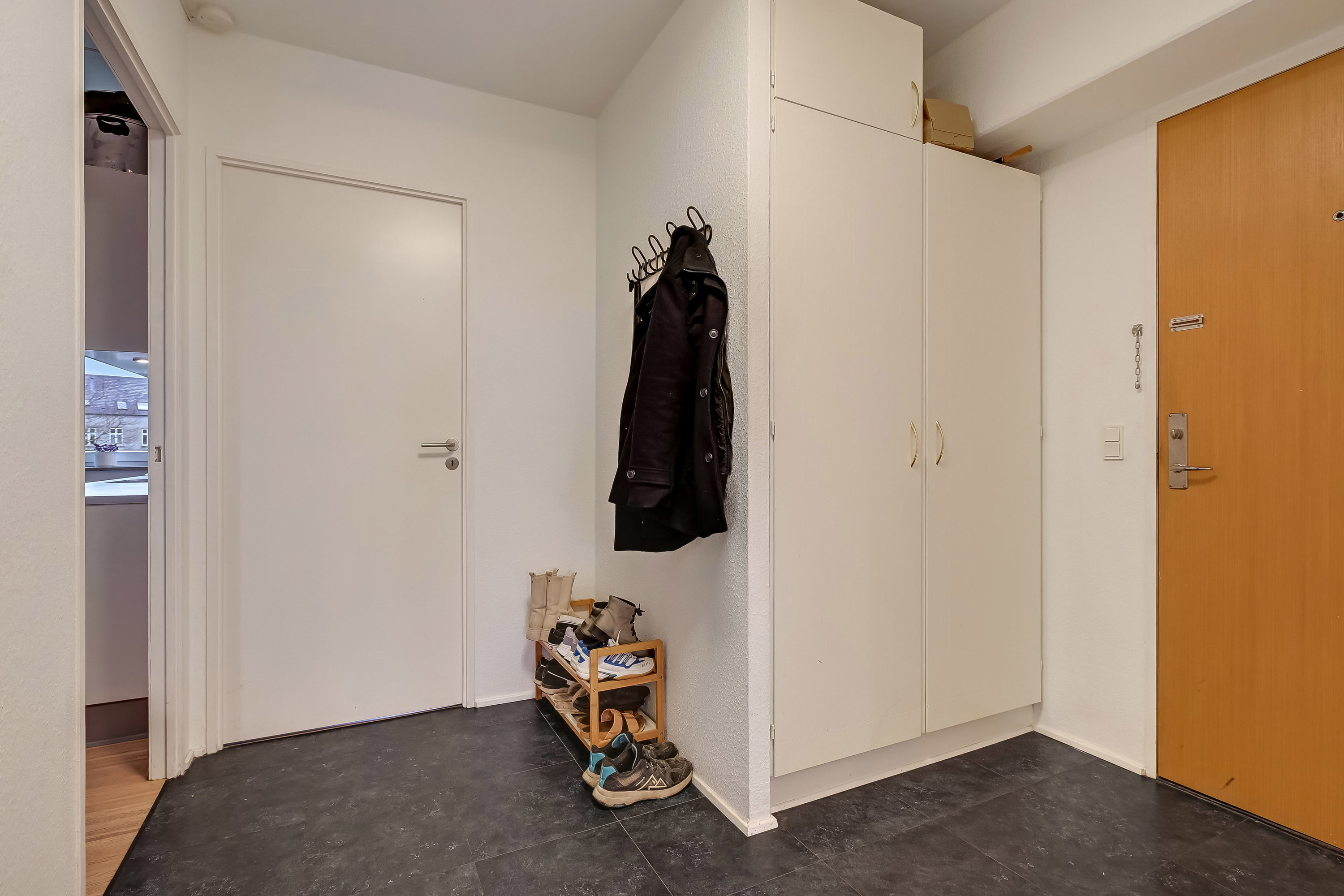 Fremhævet entré billede i fuldskærmstilstand. Billede af Fynsgade 15, 1. th., 6700 Esbjerg