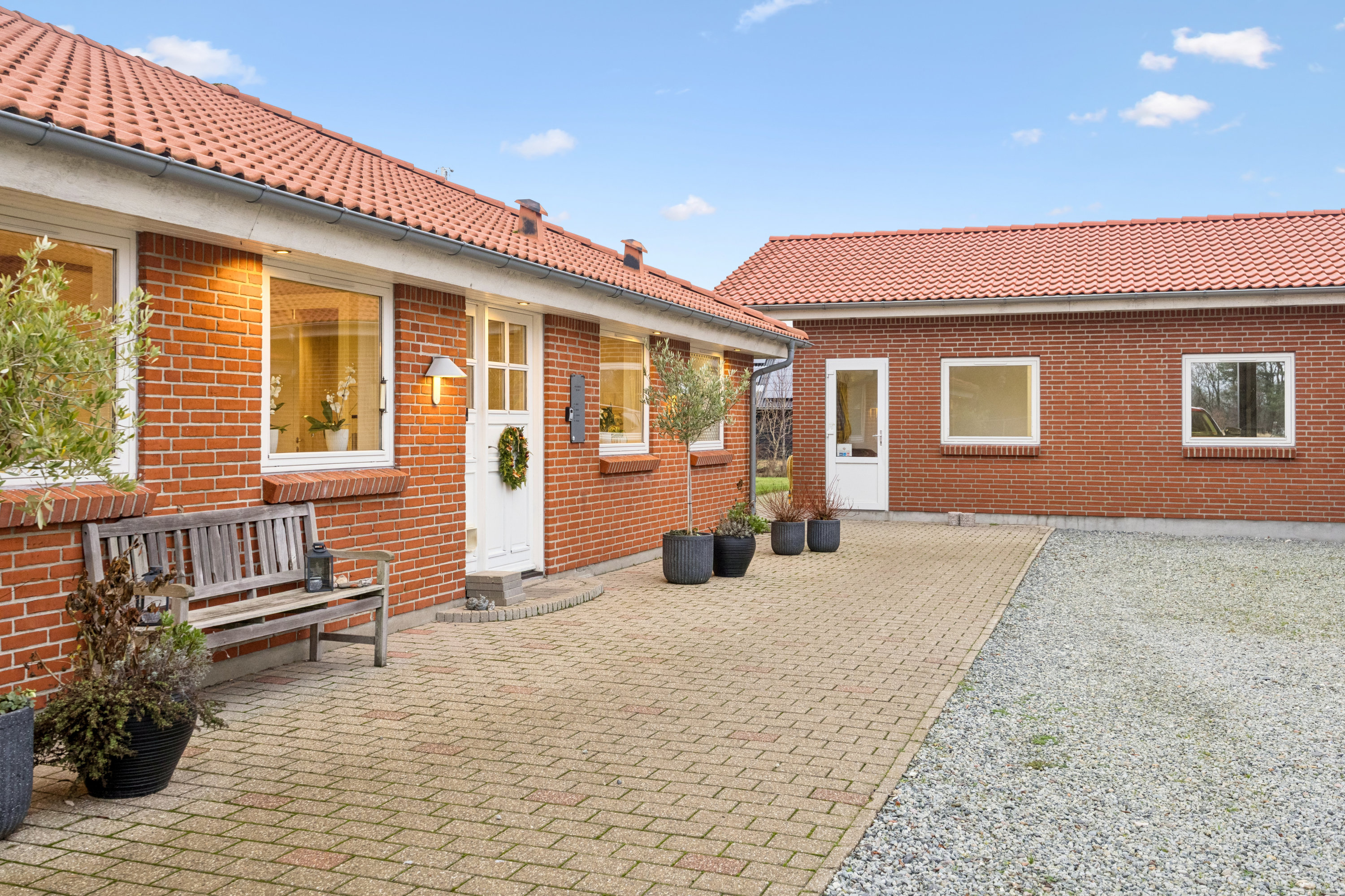 Fremhævet andet billede i fuldskærmstilstand. Billede af Hou Engvej 100, Melholt, 9340 Asaa