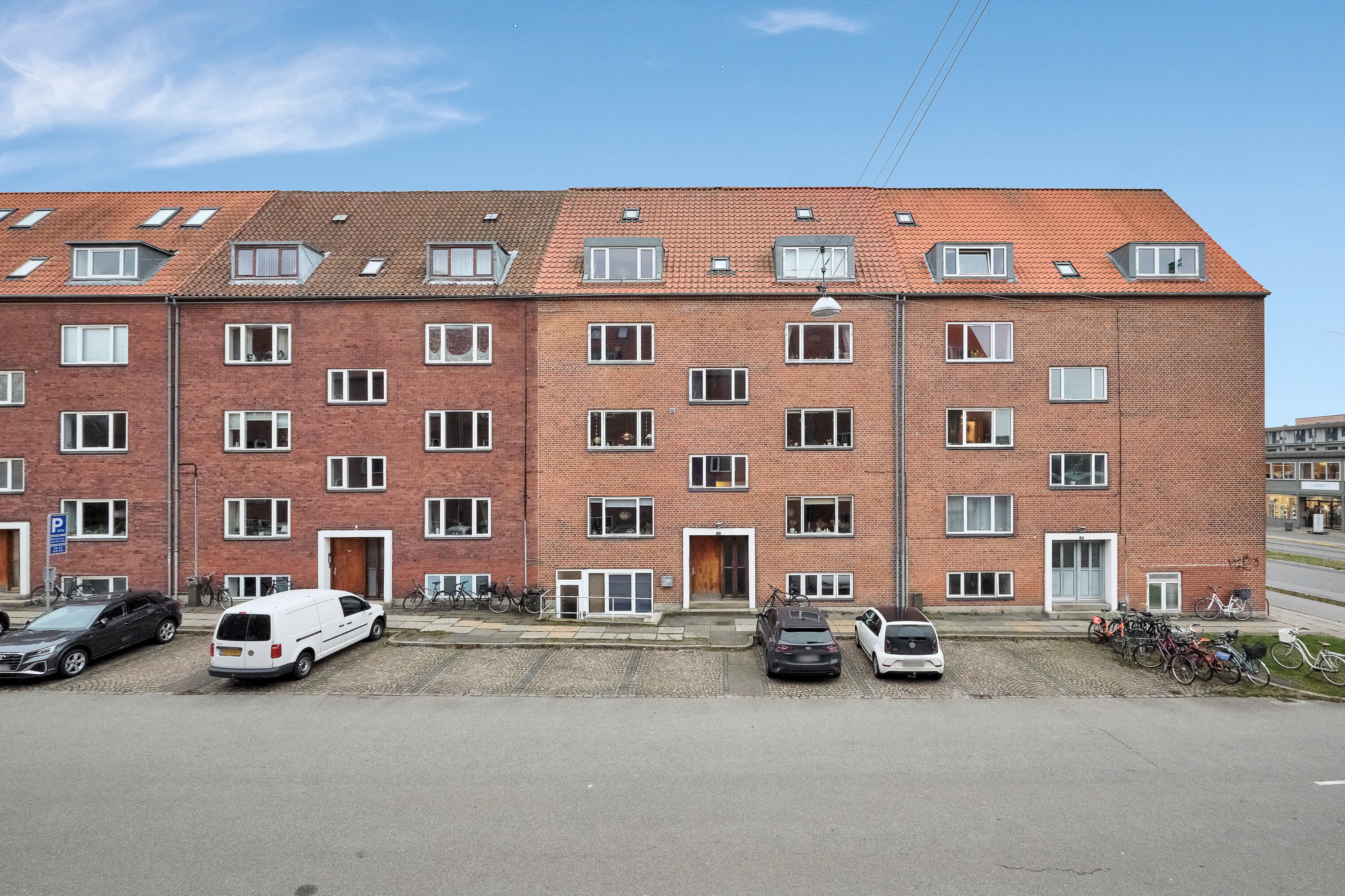 Fremhævet facade billede i fuldskærmstilstand. Billede af Silkeborgvej 114, 2. tv., 8000 Aarhus C