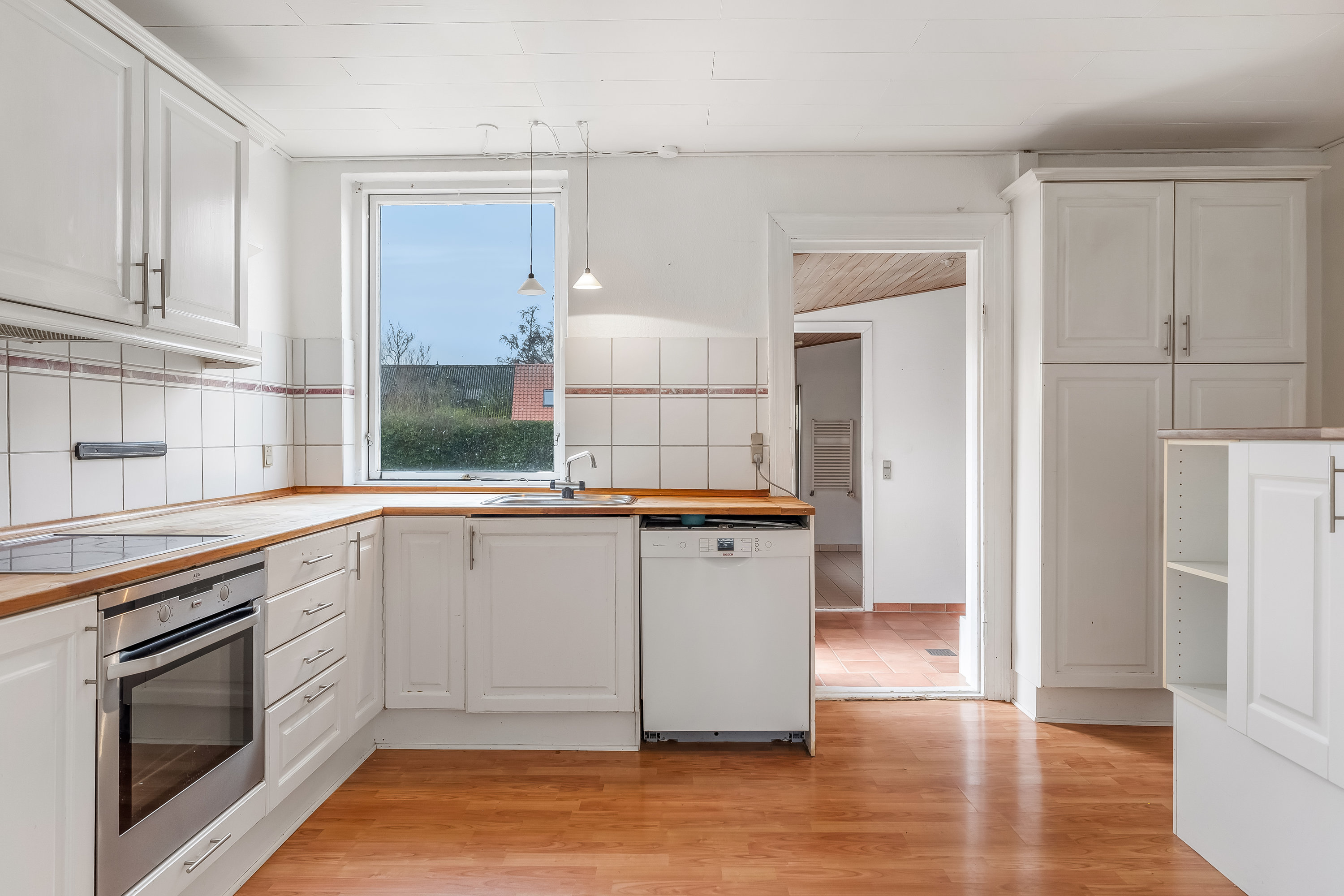 Fremhævet køkken billede i fuldskærmstilstand. Billede af Kirke Allé 52, 4970 Rødby