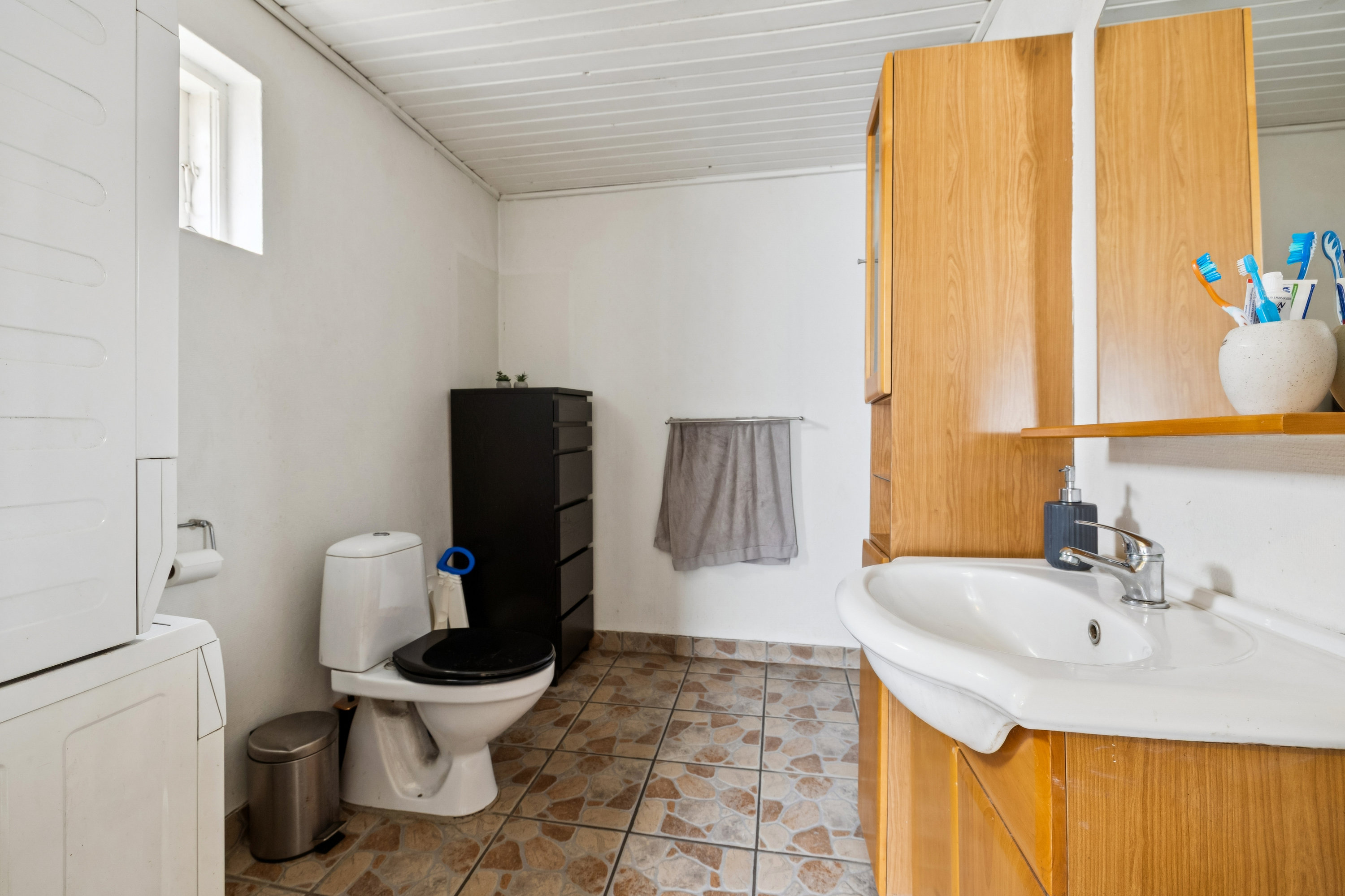 Fremhævet badeværelse billede i fuldskærmstilstand. Billede af Ll Gandrupgårdsvej 4, Gandrup, 9510 Arden