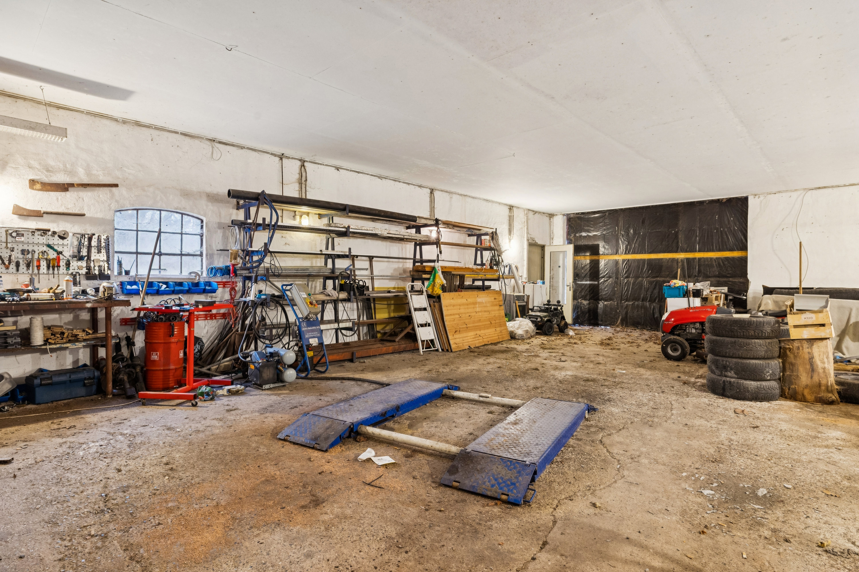 Fremhævet garage billede i fuldskærmstilstand. Billede af Ll Gandrupgårdsvej 4, Gandrup, 9510 Arden