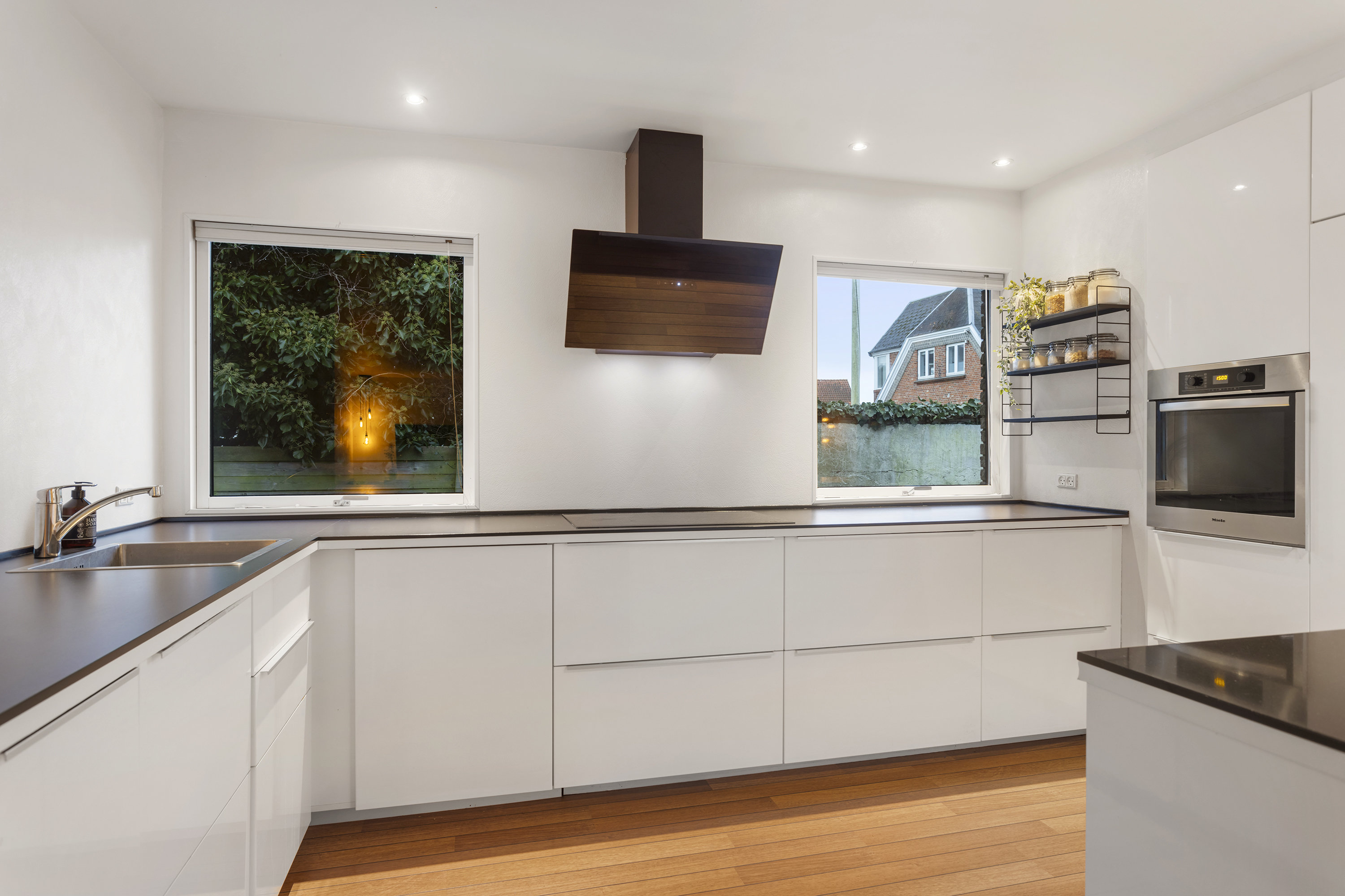 Fremhævet køkken billede i fuldskærmstilstand. Billede af Niels Hjørnes Vej 4, 9900 Frederikshavn