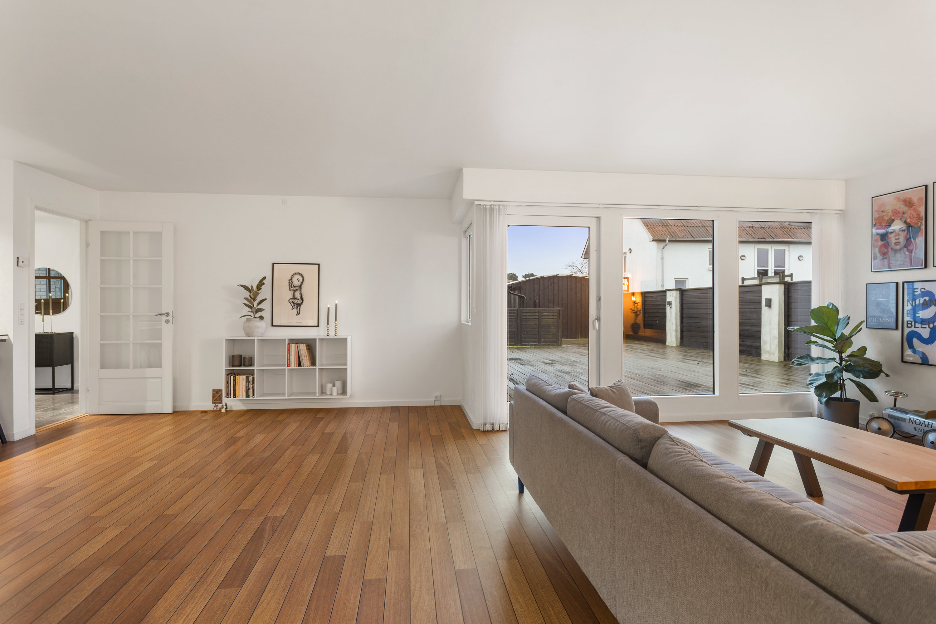 Fremhævet stue billede i fuldskærmstilstand. Billede af Niels Hjørnes Vej 4, 9900 Frederikshavn