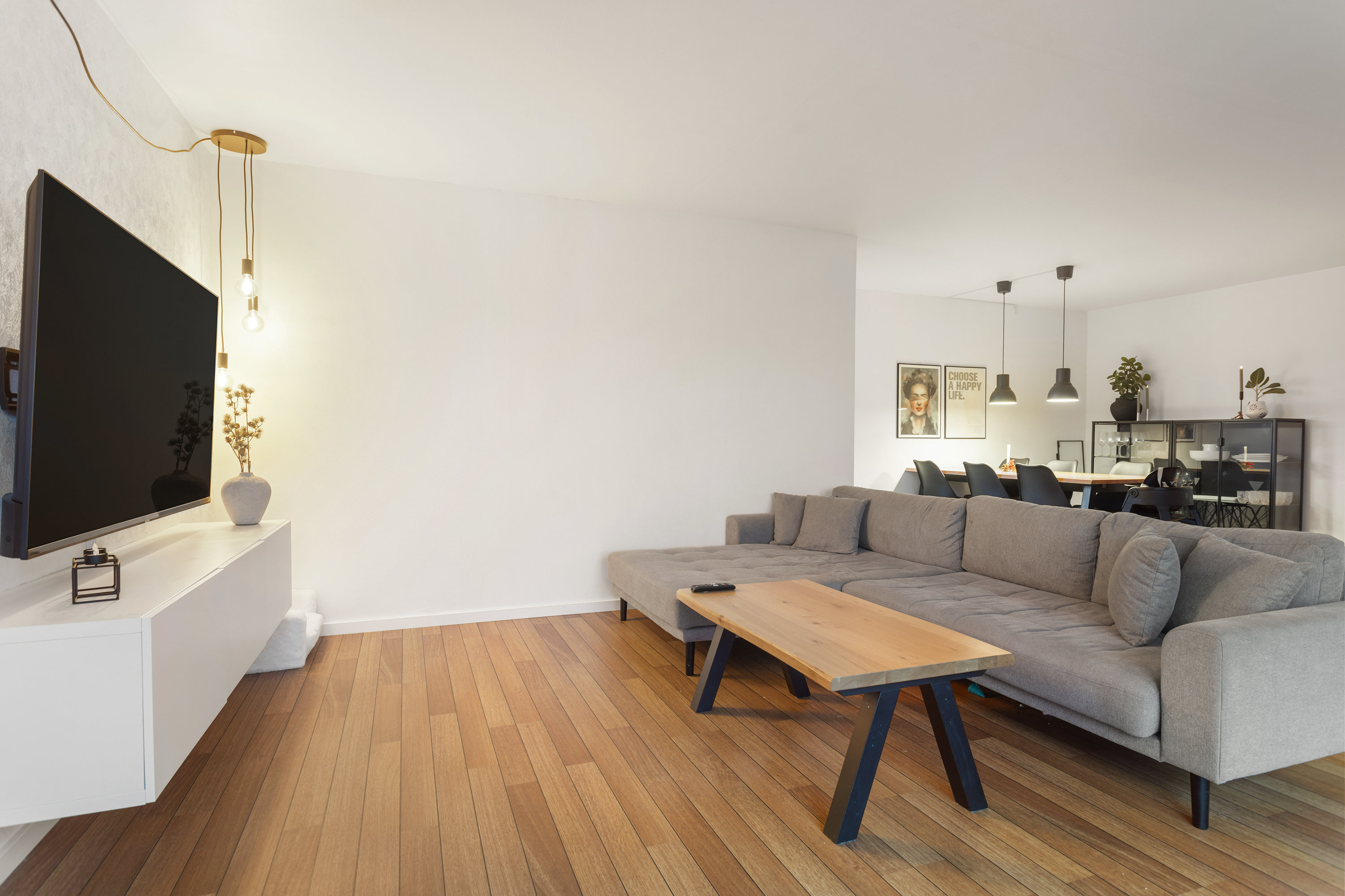 Fremhævet stue billede i fuldskærmstilstand. Billede af Niels Hjørnes Vej 4, 9900 Frederikshavn