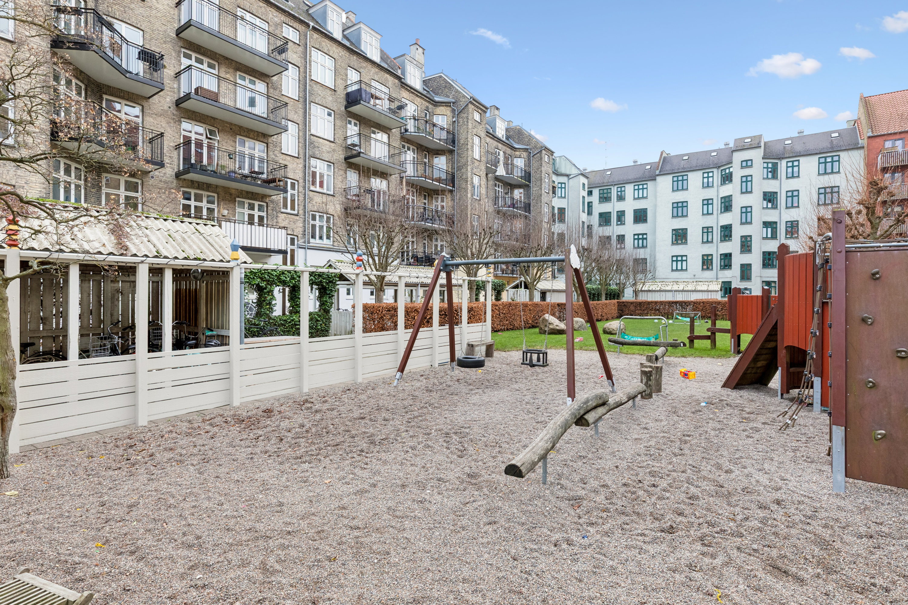 Fremhævet andet billede i fuldskærmstilstand. Billede af Yrsavej 9, st.. th., 2000 Frederiksberg