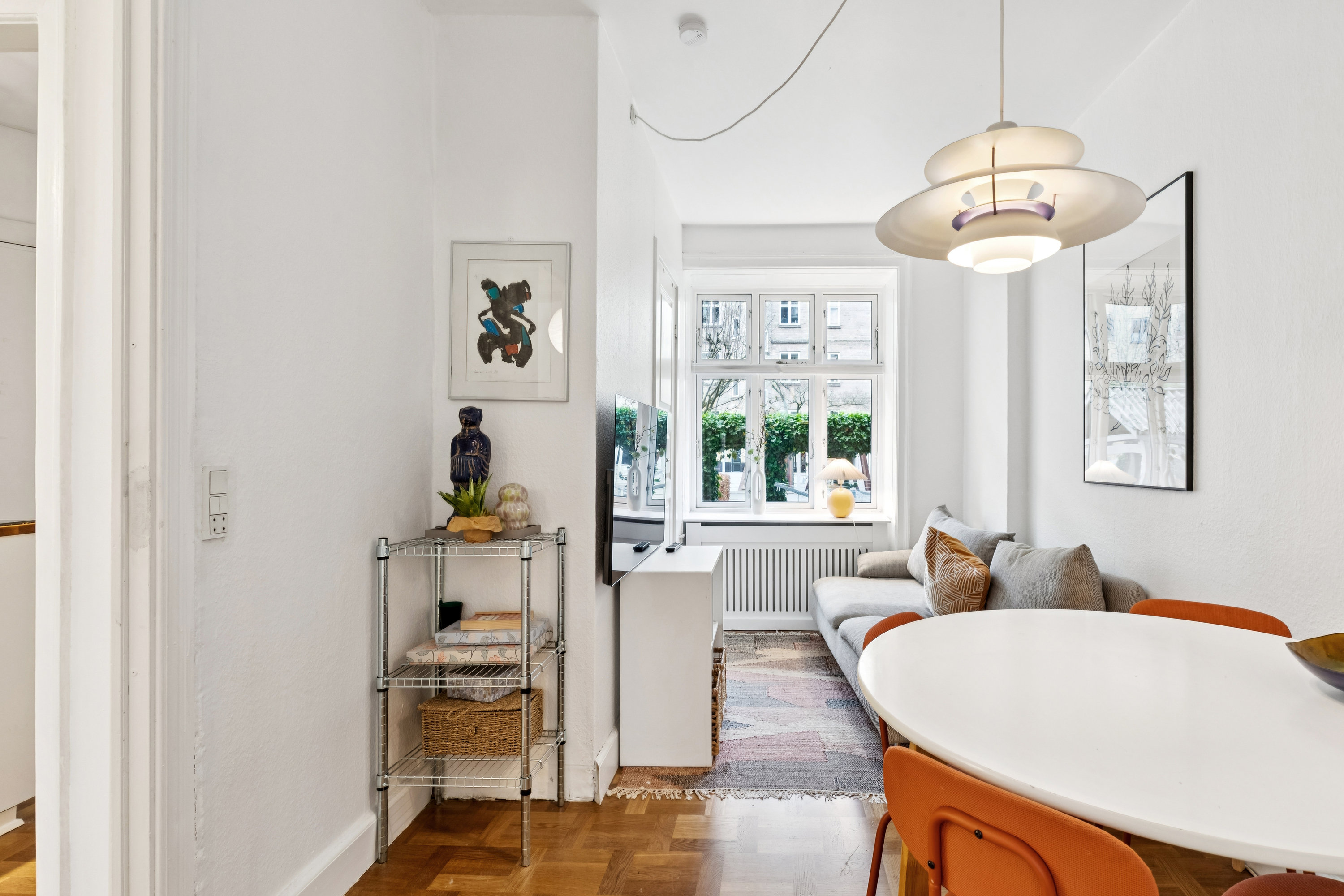 Fremhævet stue billede i fuldskærmstilstand. Billede af Yrsavej 9, st.. th., 2000 Frederiksberg