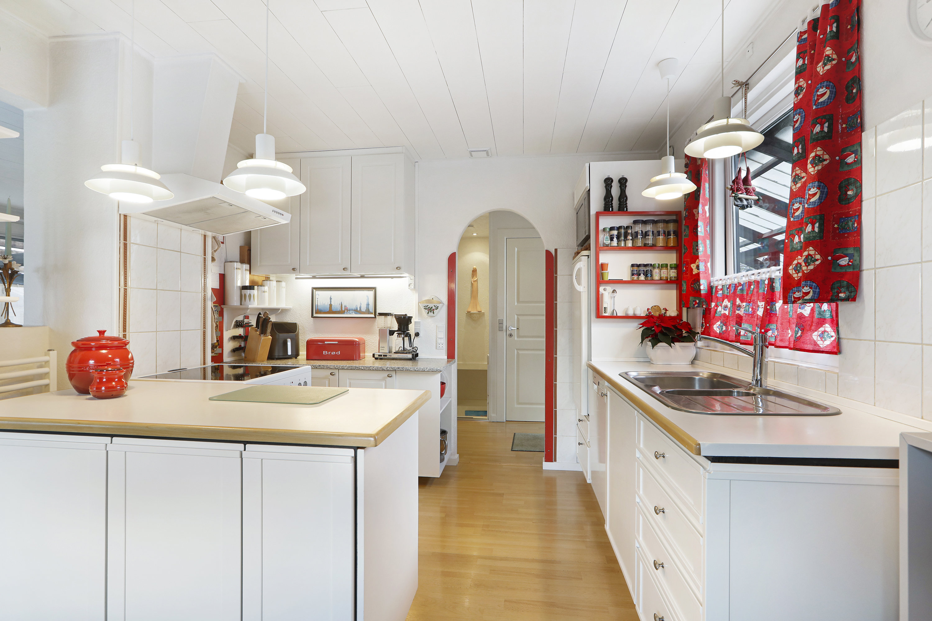 Fremhævet køkken billede i fuldskærmstilstand. Billede af Marievej 24, 2740 Skovlunde