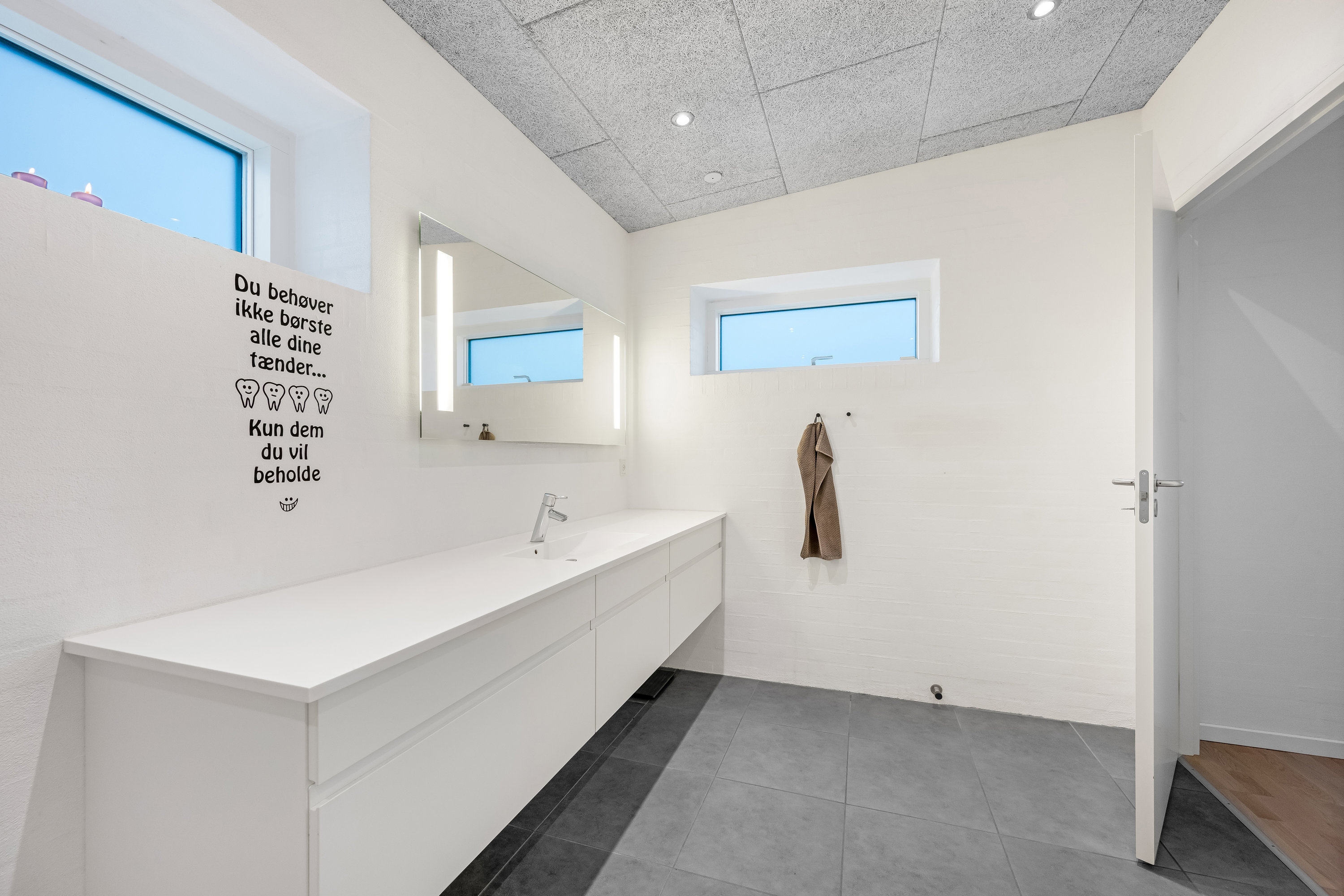 Fremhævet badeværelse billede i fuldskærmstilstand. Billede af Hvedemarken 5, Rindum, 6950 Ringkøbing