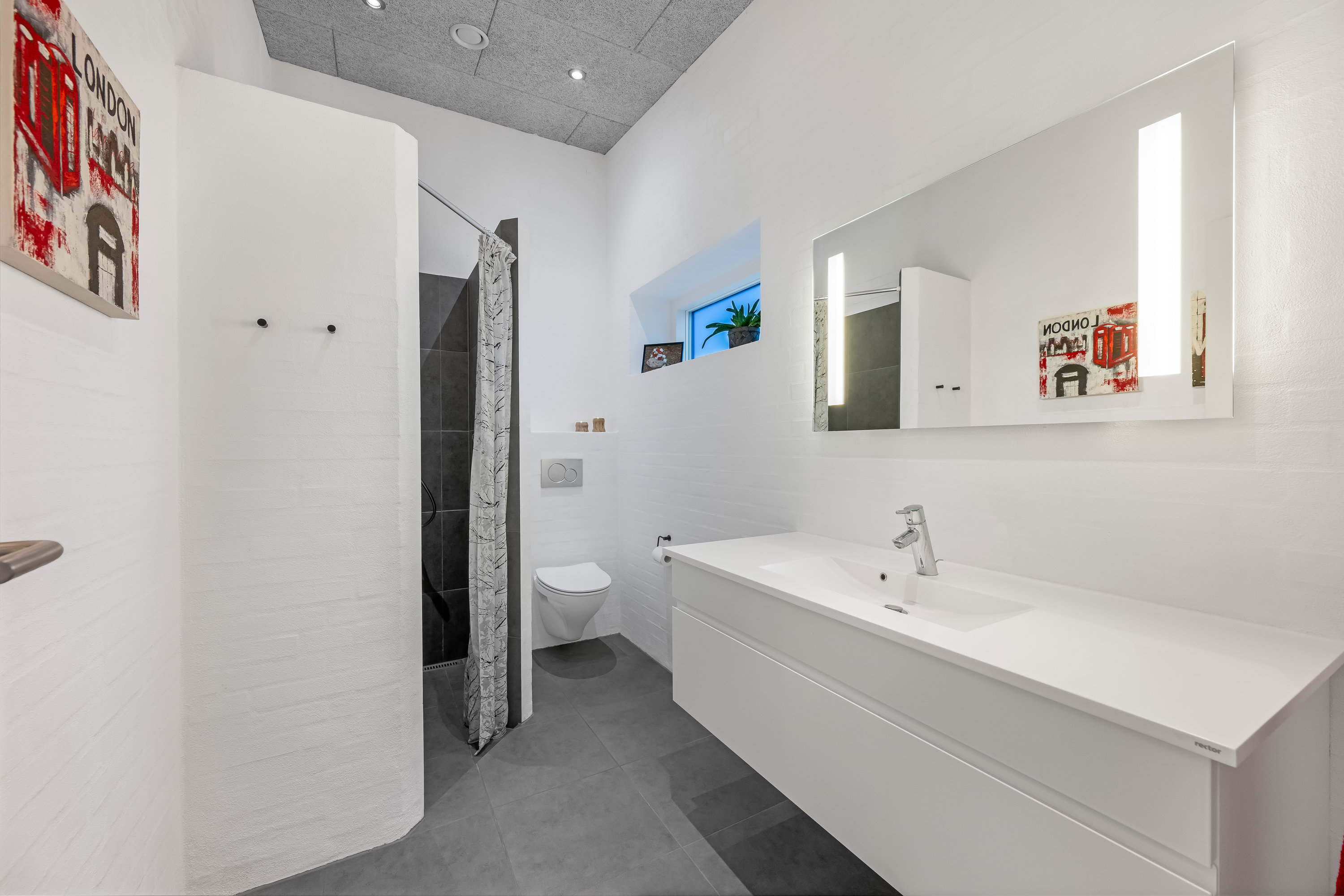 Fremhævet badeværelse billede i fuldskærmstilstand. Billede af Hvedemarken 5, Rindum, 6950 Ringkøbing