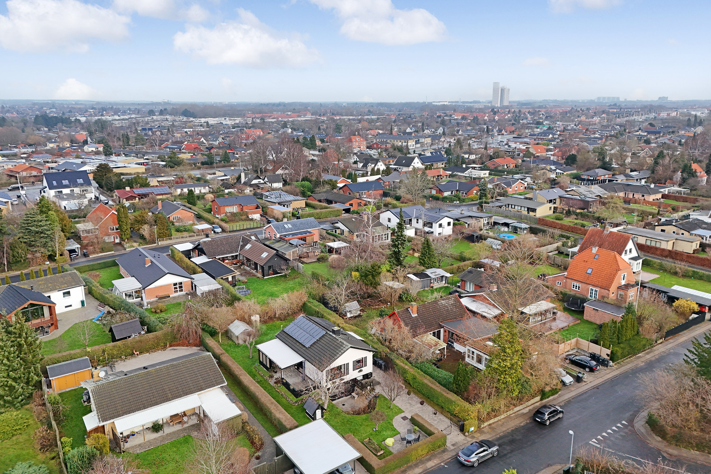 Fremhævet set fra oven billede i fuldskærmstilstand. Billede af Marievej 24, 2740 Skovlunde