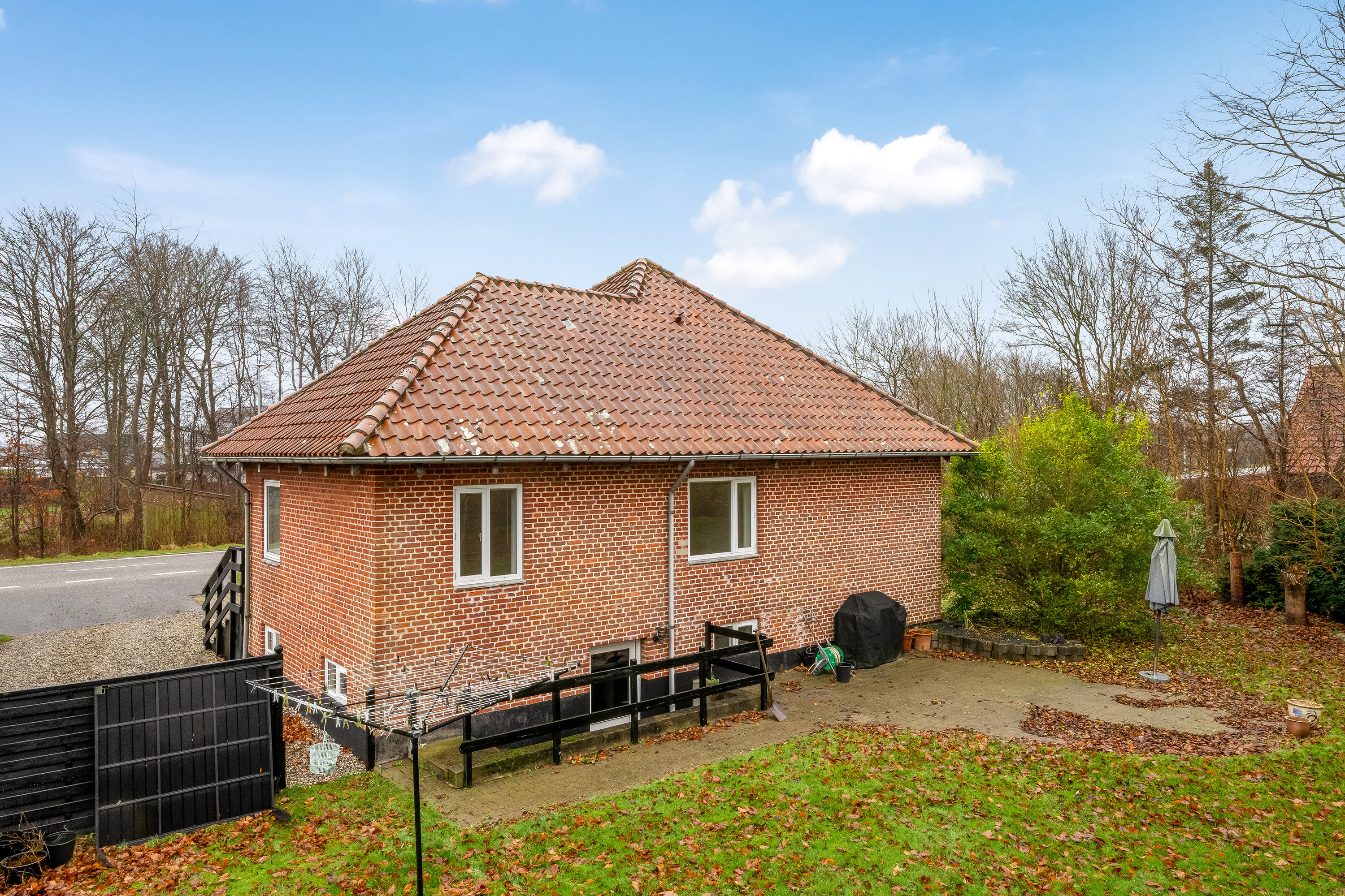 Fremhævet facade billede i fuldskærmstilstand. Billede af Vardevej 64, 6880 Tarm