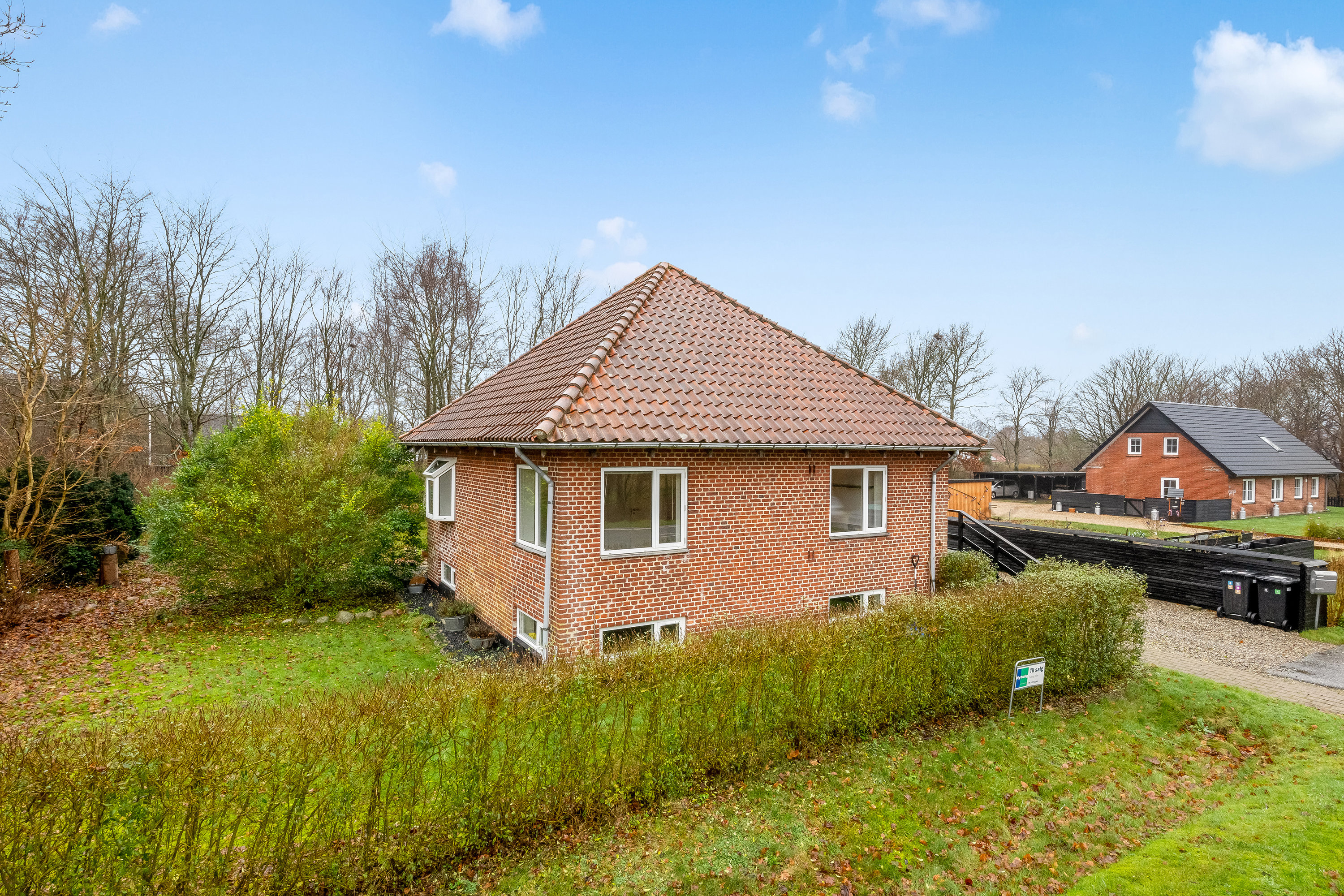 Fremhævet facade billede i fuldskærmstilstand. Billede af Vardevej 64, 6880 Tarm