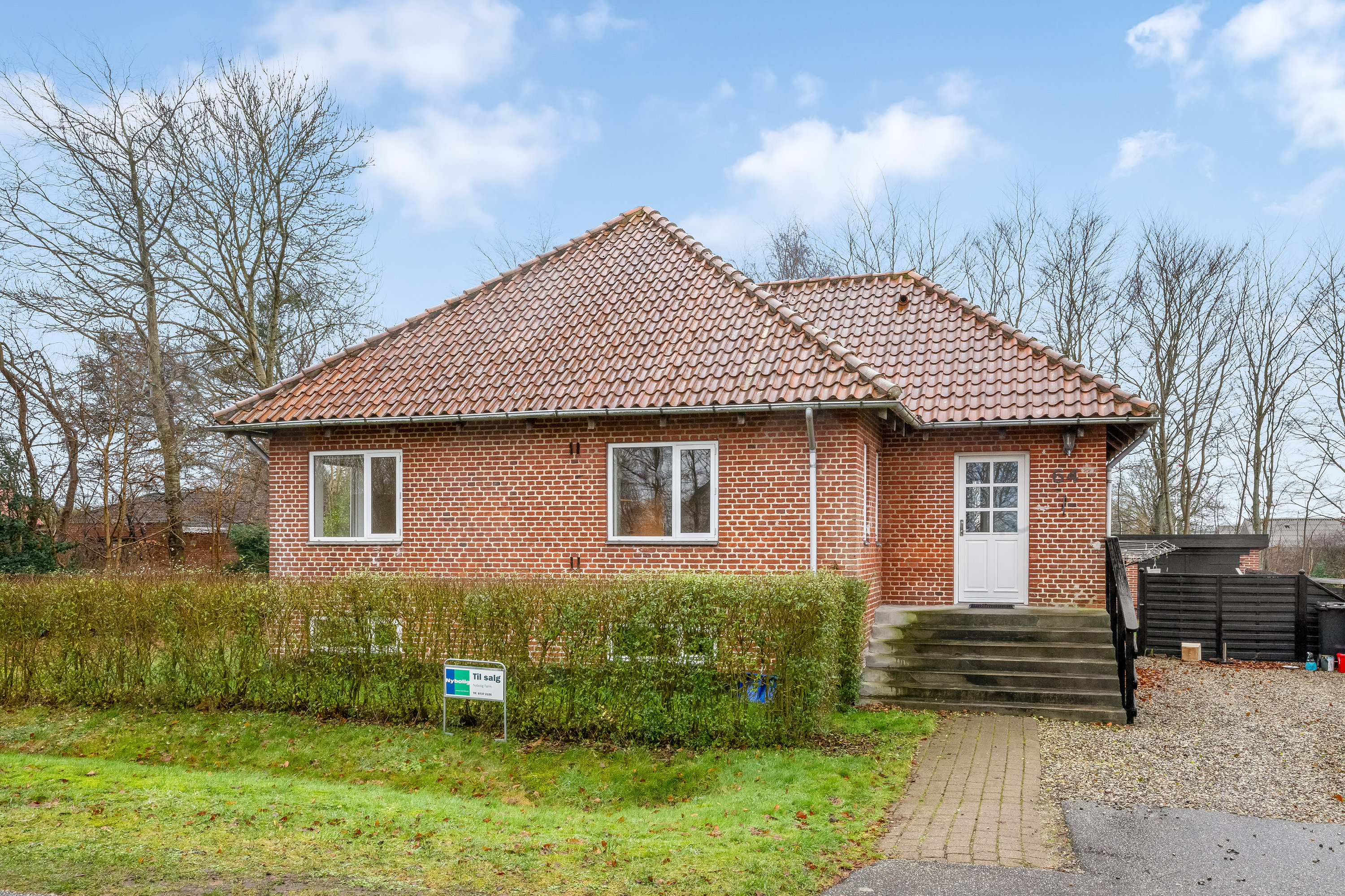 Fremhævet facade billede i fuldskærmstilstand. Billede af Vardevej 64, 6880 Tarm