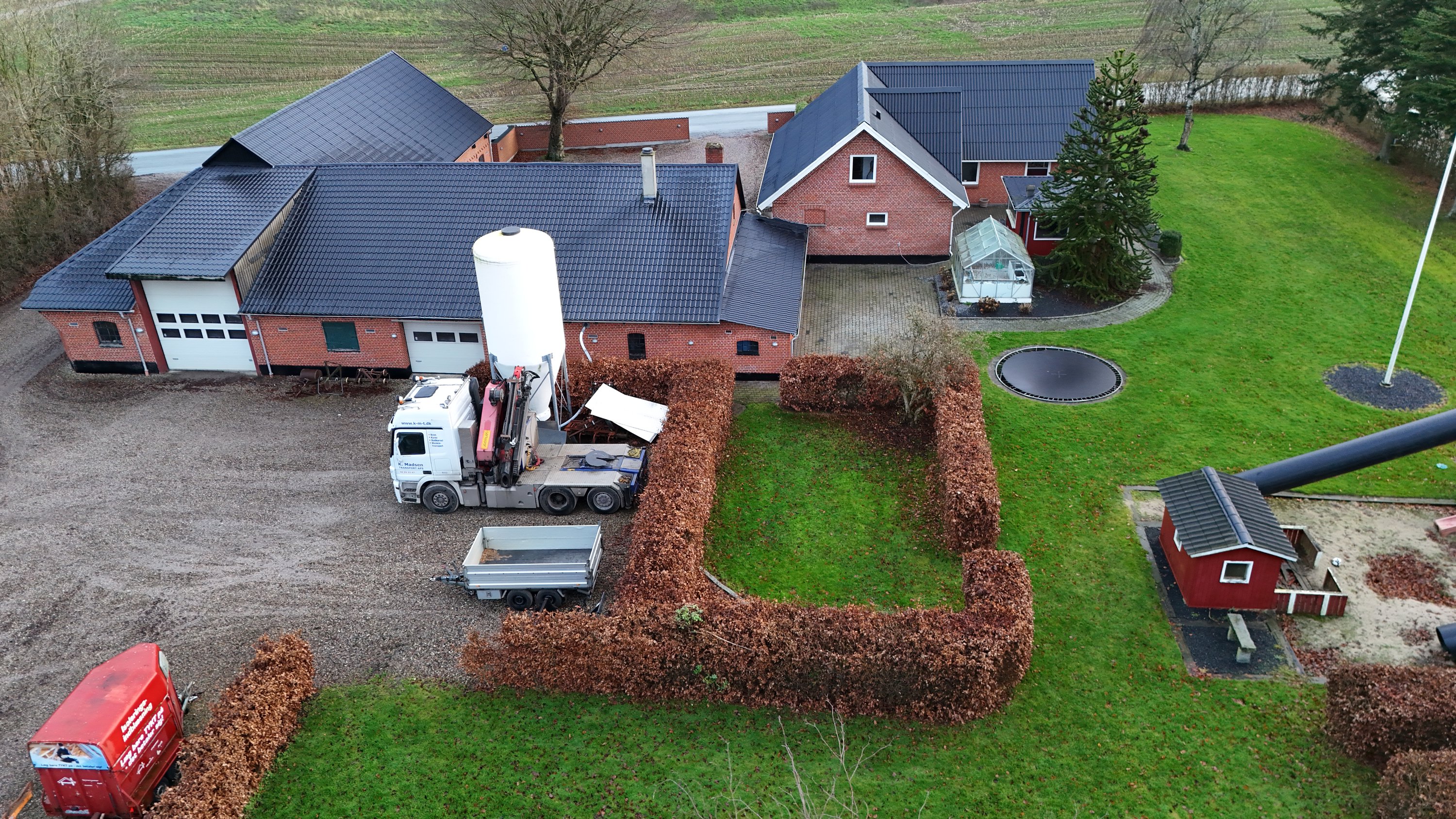 Fremhævet dronefoto billede i fuldskærmstilstand. Billede af Kjemtrupvej 7, Rørbæk, 9500 Hobro