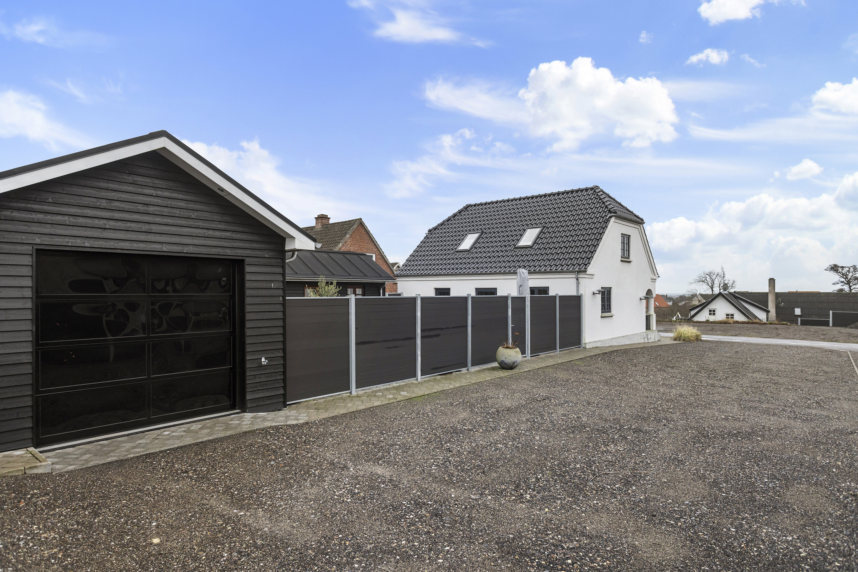 Fremhævet facade billede i fuldskærmstilstand. Billede af Klydevej 8, Voerså, 9300 Sæby