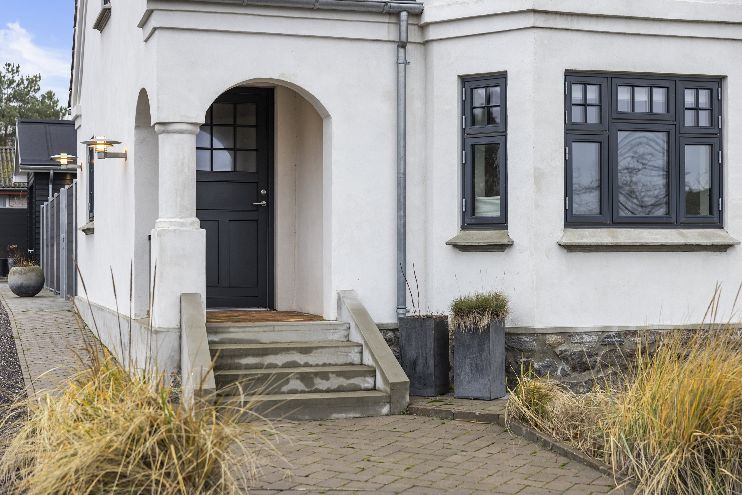 Fremhævet facade billede i fuldskærmstilstand. Billede af Klydevej 8, Voerså, 9300 Sæby