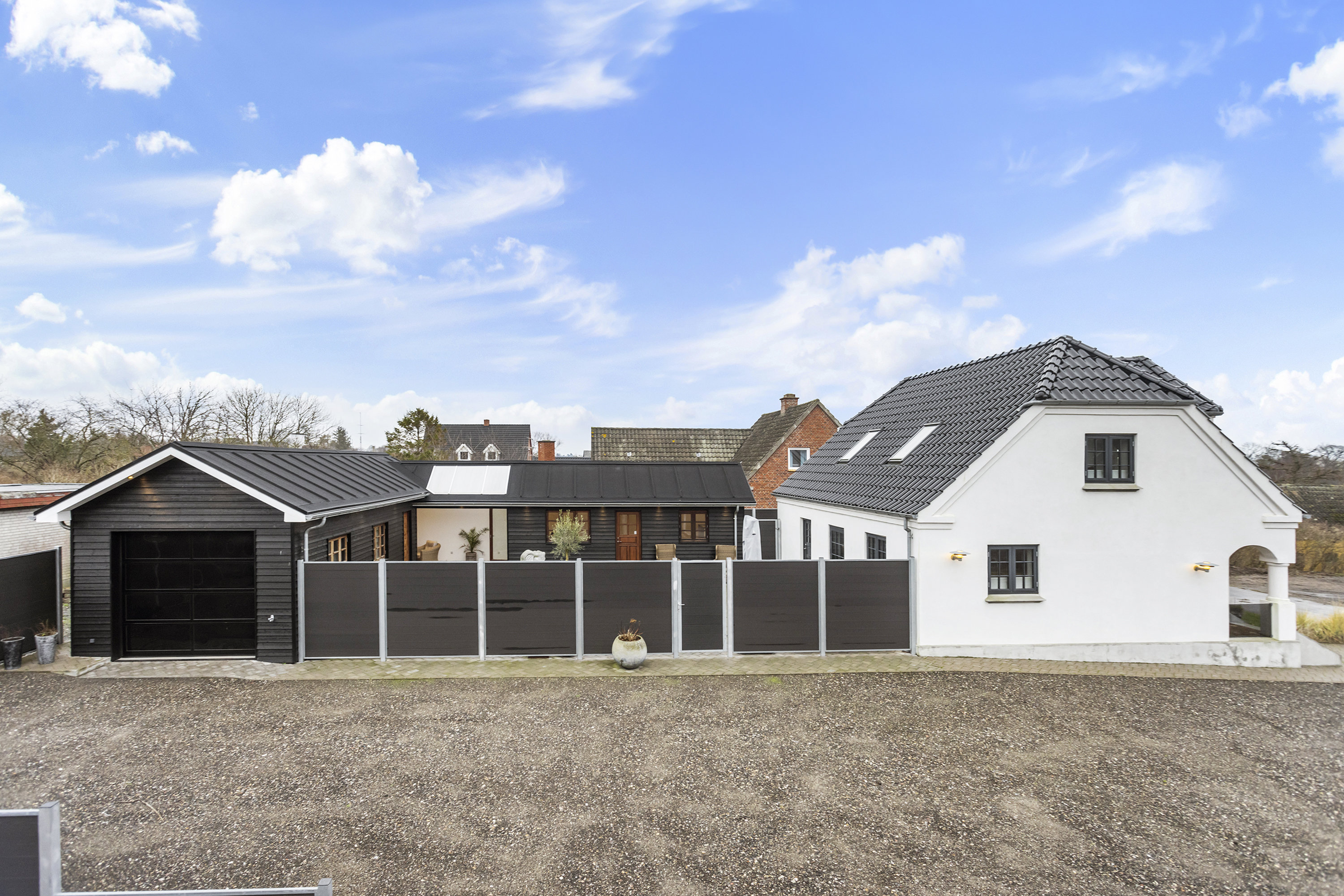 Fremhævet facade billede i fuldskærmstilstand. Billede af Klydevej 8, Voerså, 9300 Sæby