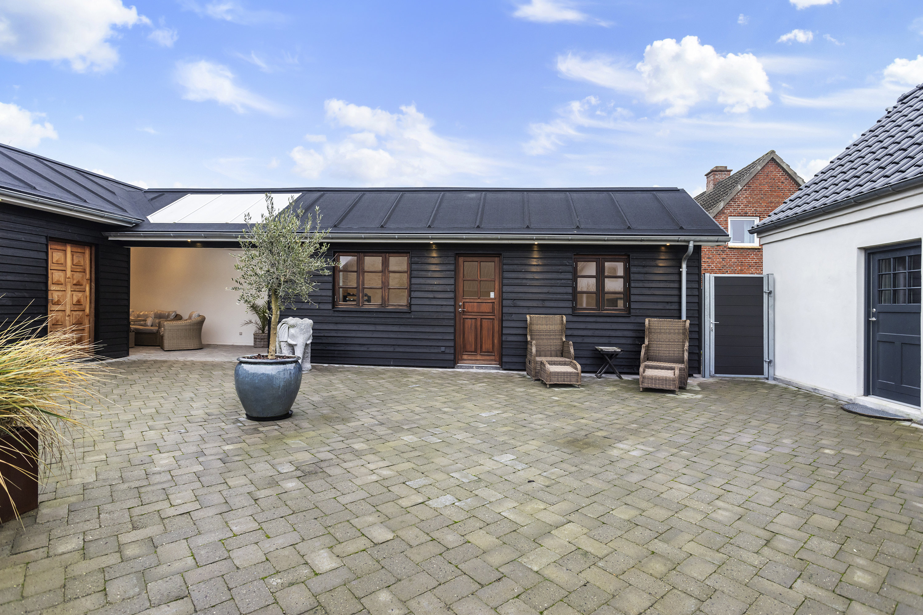 Fremhævet facade billede i fuldskærmstilstand. Billede af Klydevej 8, Voerså, 9300 Sæby