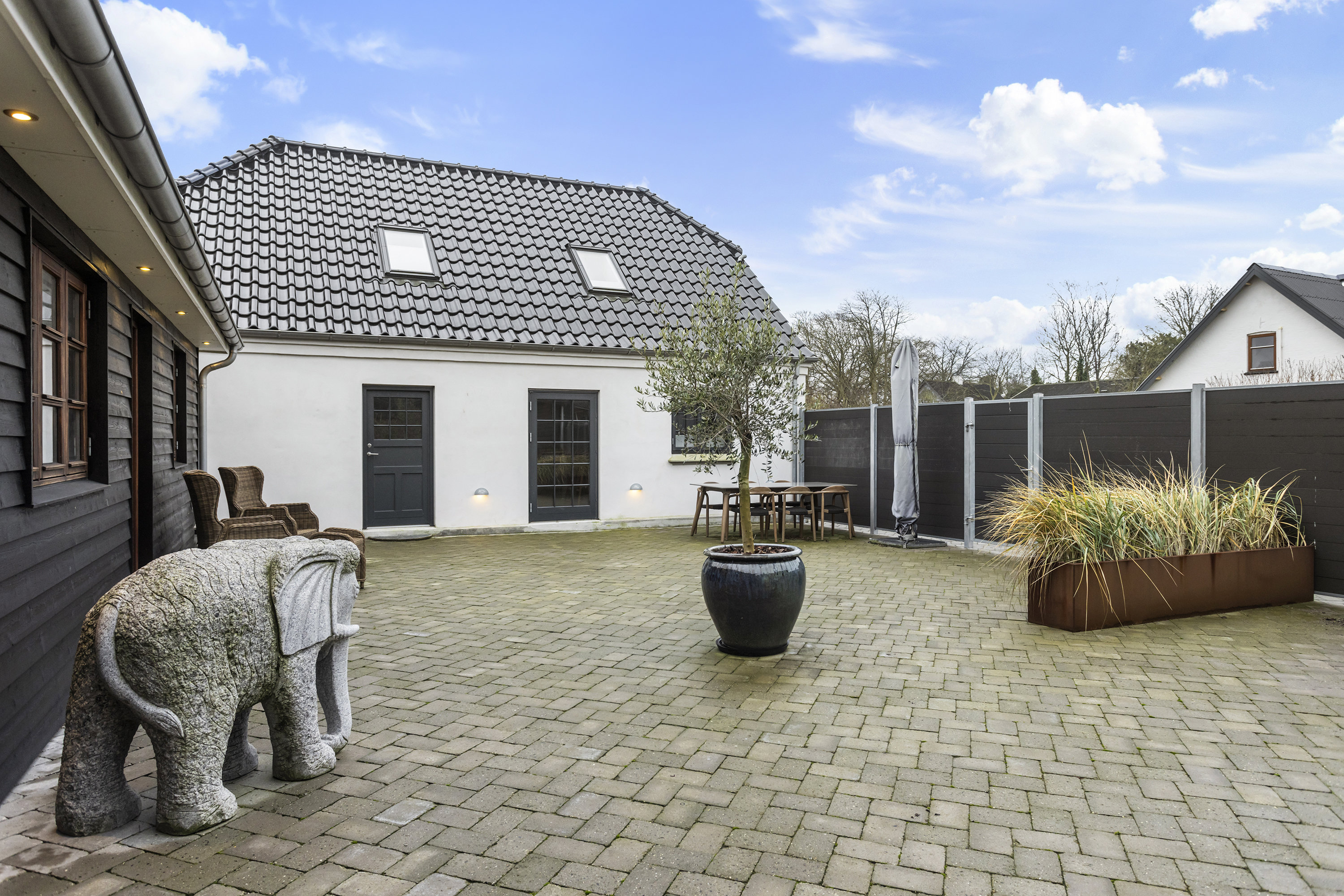 Fremhævet facade billede i fuldskærmstilstand. Billede af Klydevej 8, Voerså, 9300 Sæby