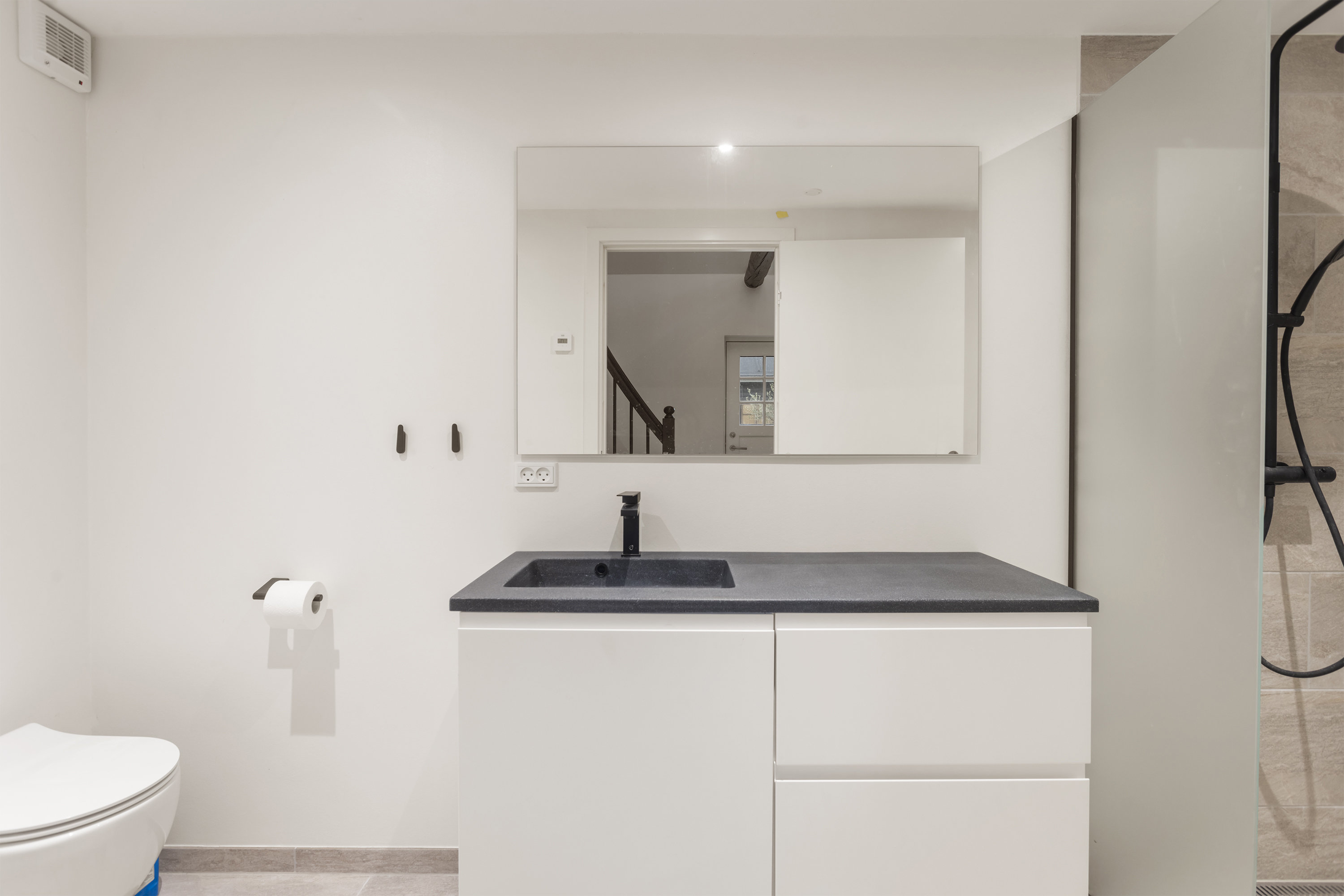 Fremhævet badeværelse billede i fuldskærmstilstand. Billede af Klydevej 8, Voerså, 9300 Sæby