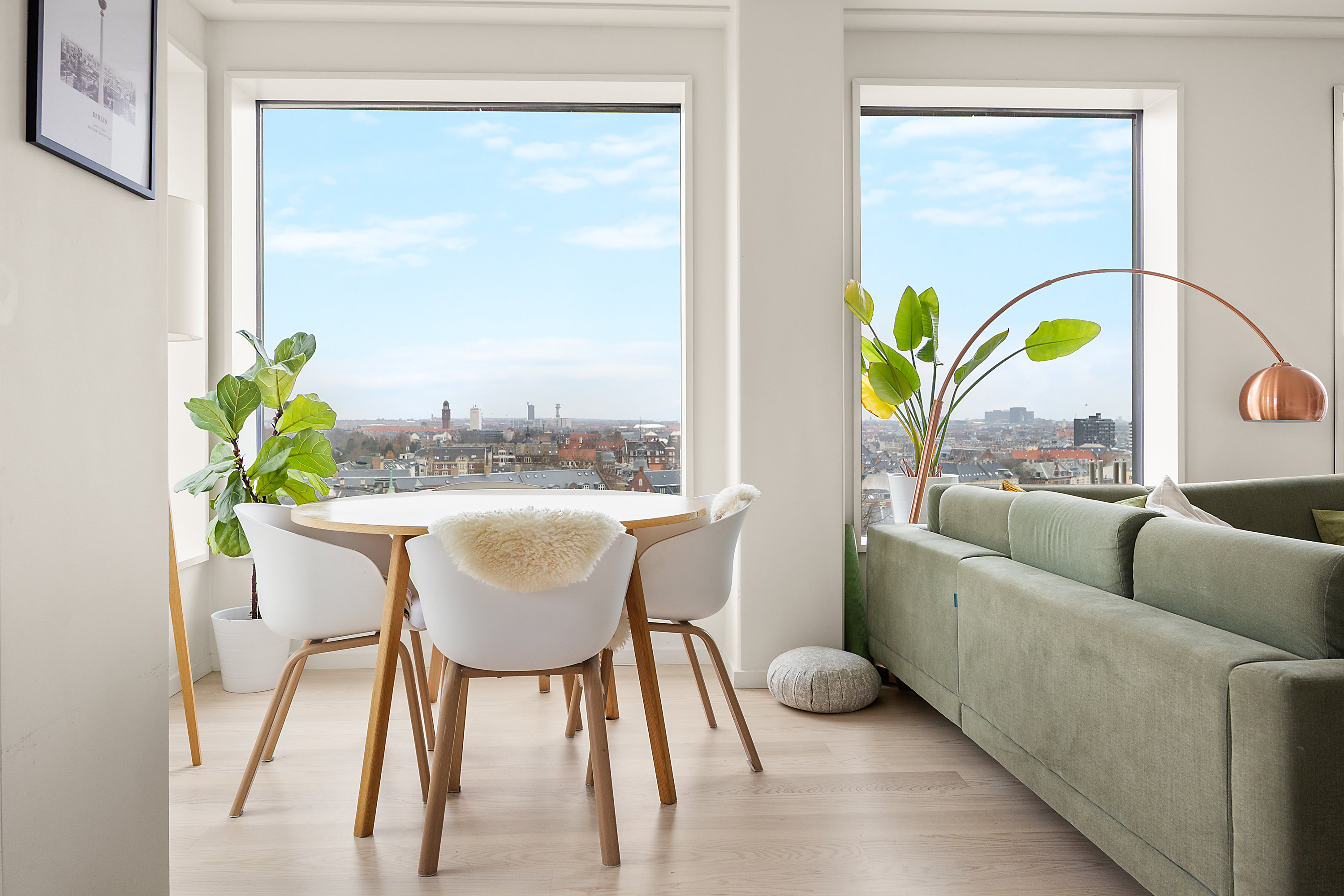 Fremhævet spiseplads billede i fuldskærmstilstand. Billede af Paulas Passage 3, 8. 5., 1799 København V