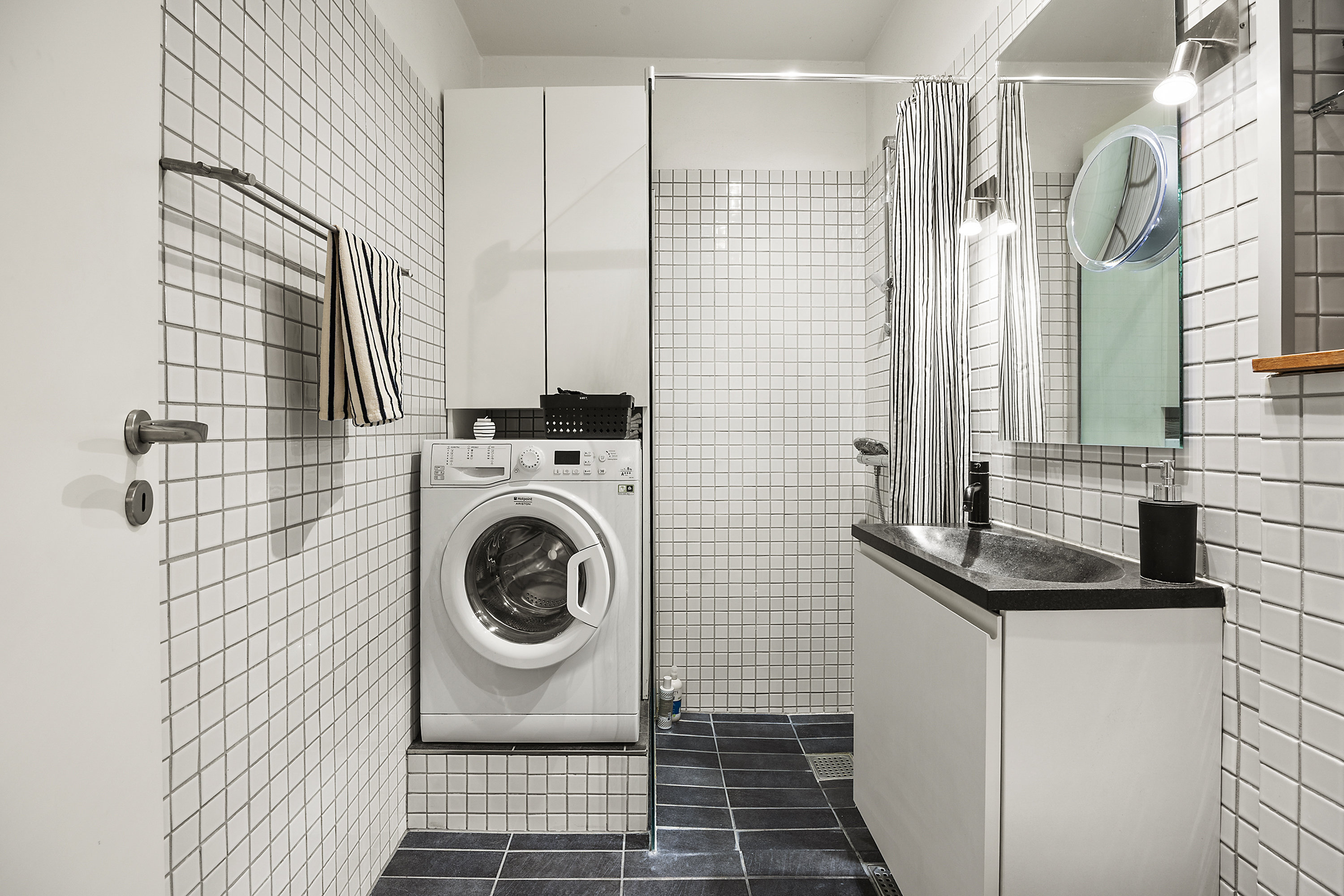 Fremhævet badeværelse billede i fuldskærmstilstand. Billede af Vester Søgade 14, 5. th., 1601 København V