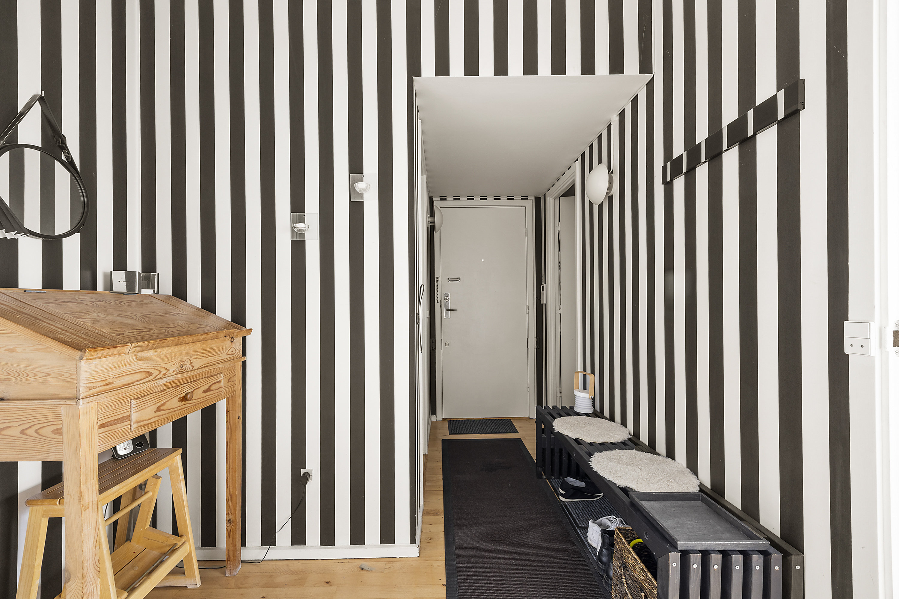 Fremhævet entré billede i fuldskærmstilstand. Billede af Vester Søgade 14, 5. th., 1601 København V