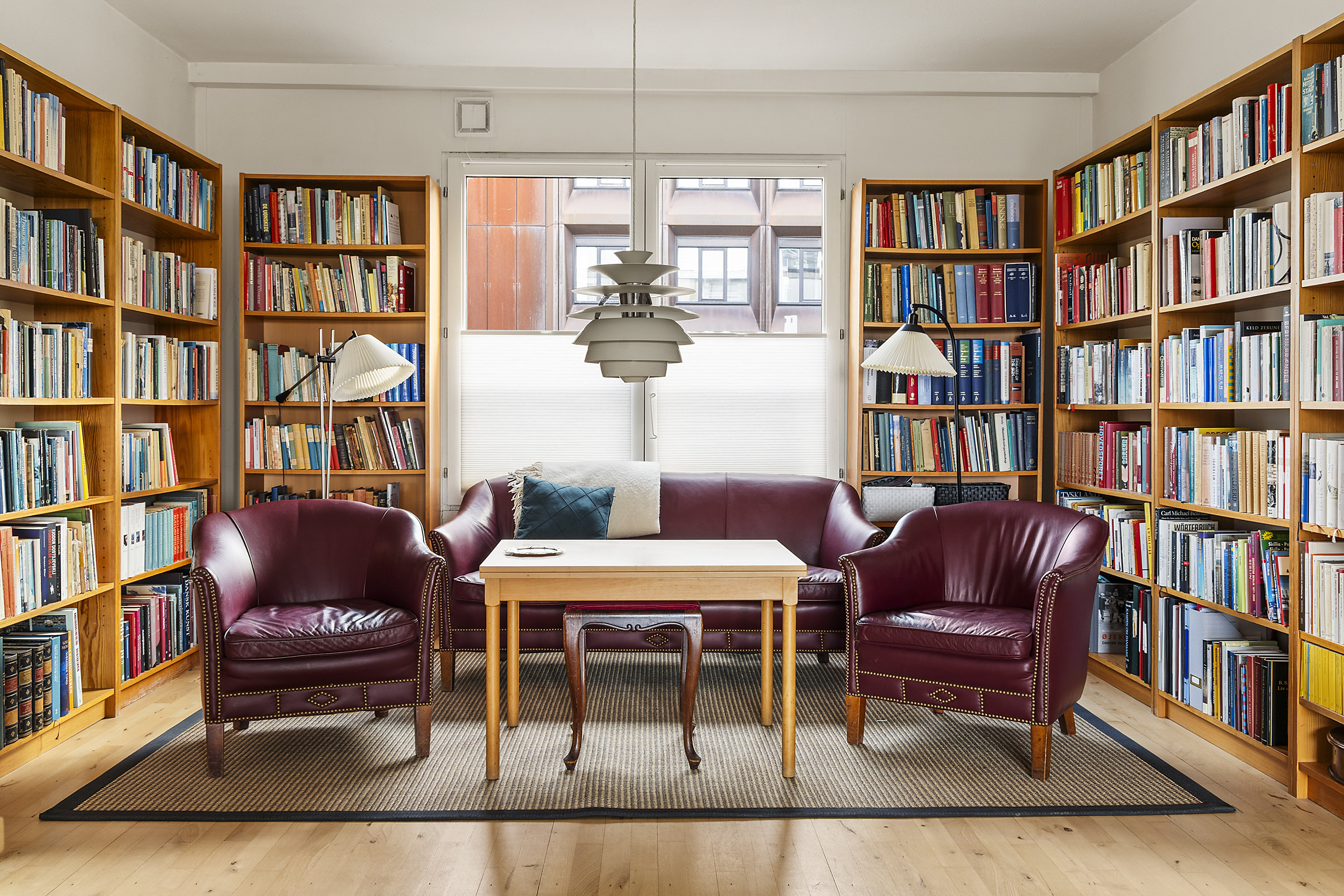 Fremhævet stue billede i fuldskærmstilstand. Billede af Vester Søgade 14, 5. th., 1601 København V