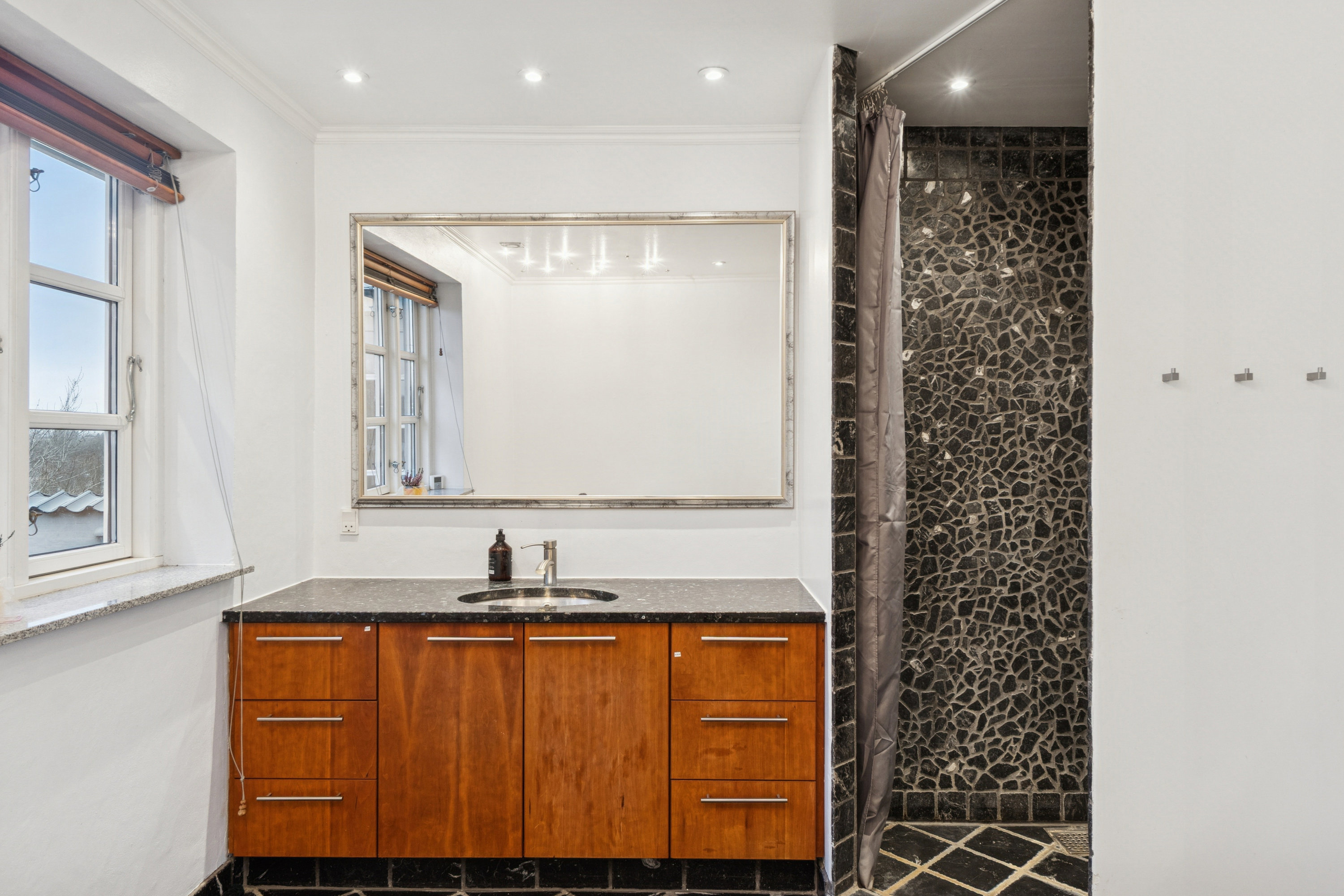 Fremhævet badeværelse billede i fuldskærmstilstand. Billede af Brordrupvej 39, 4621 Gadstrup