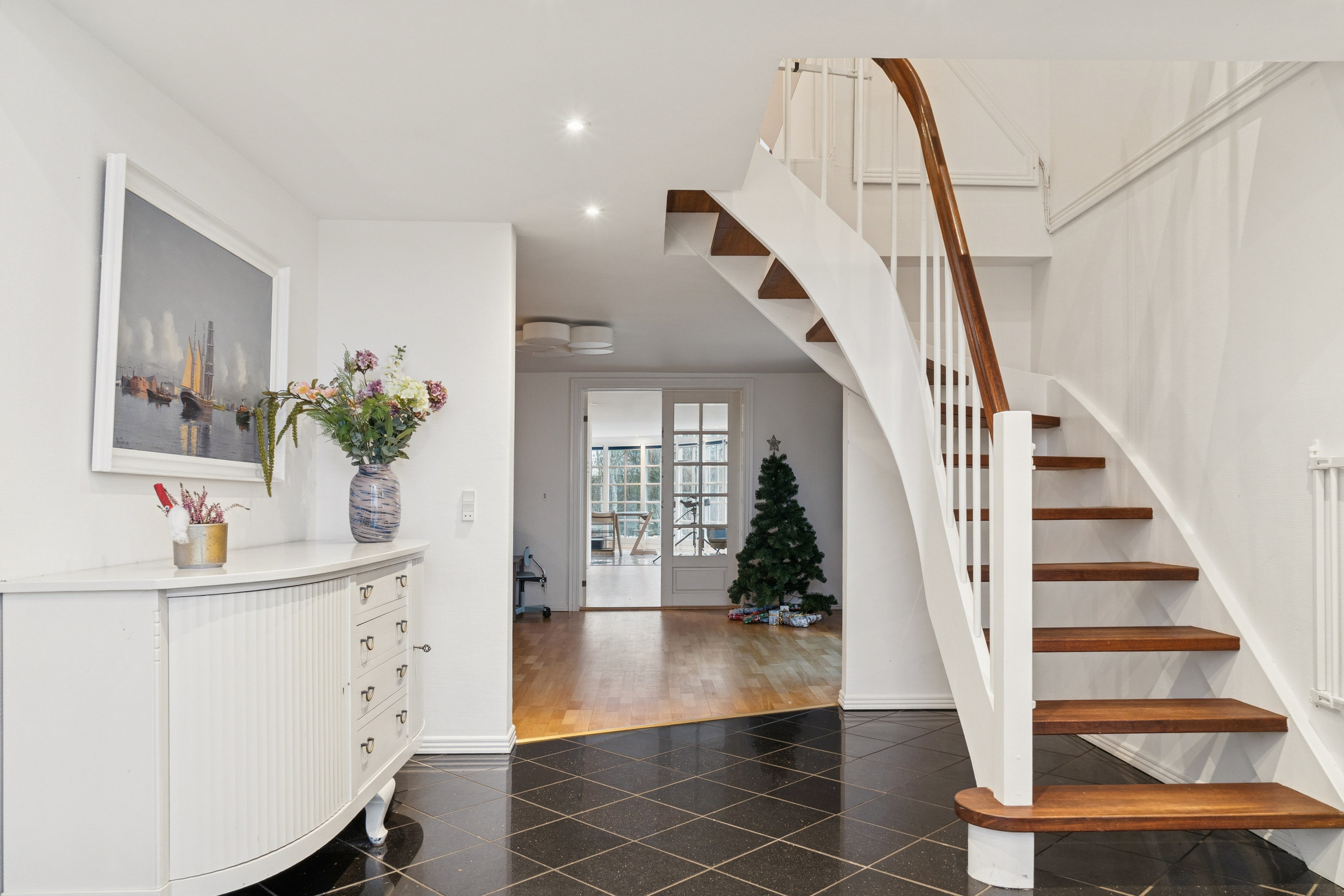 Fremhævet entre billede i fuldskærmstilstand. Billede af Brordrupvej 39, 4621 Gadstrup