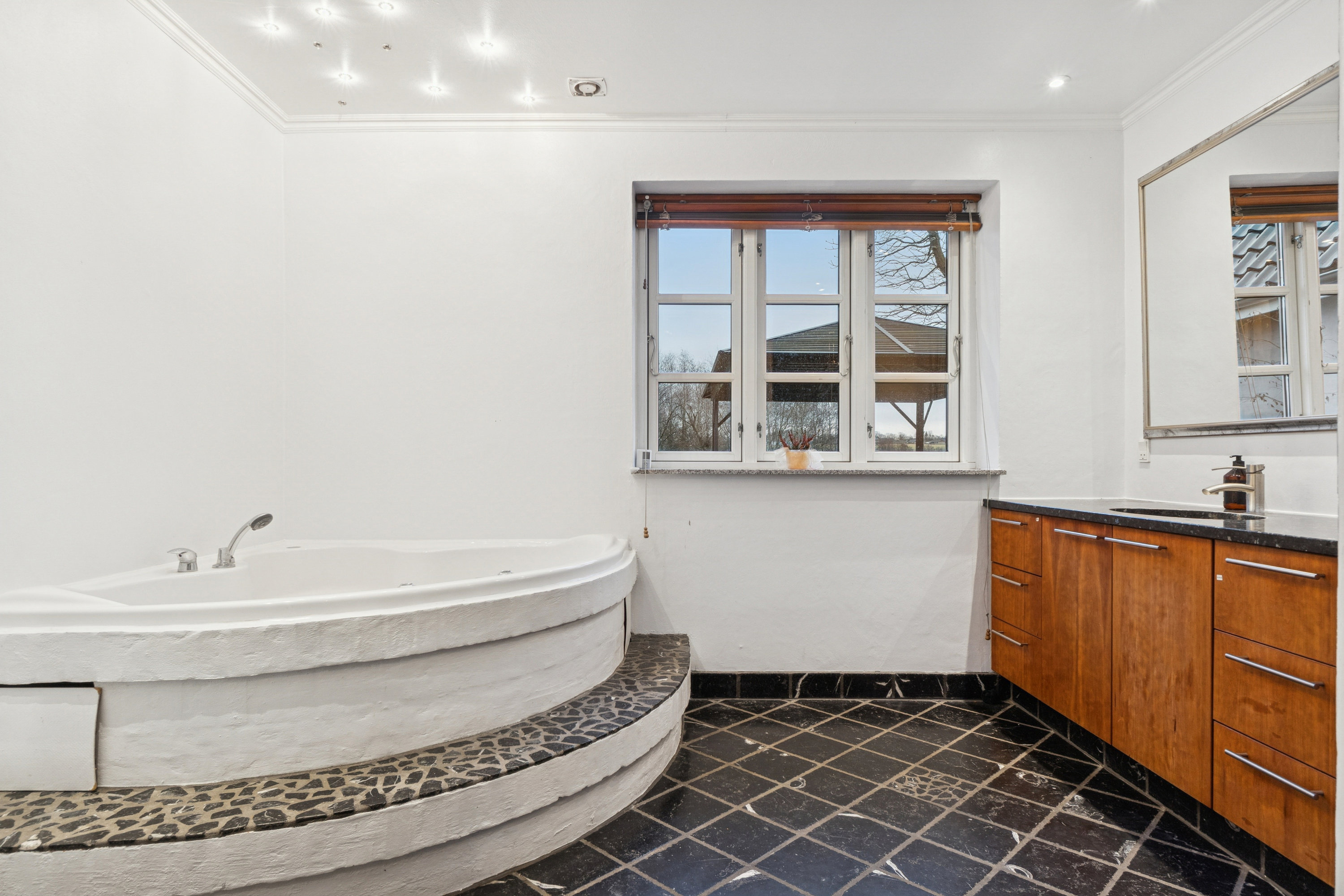 Fremhævet badeværlese billede i fuldskærmstilstand. Billede af Brordrupvej 39, 4621 Gadstrup