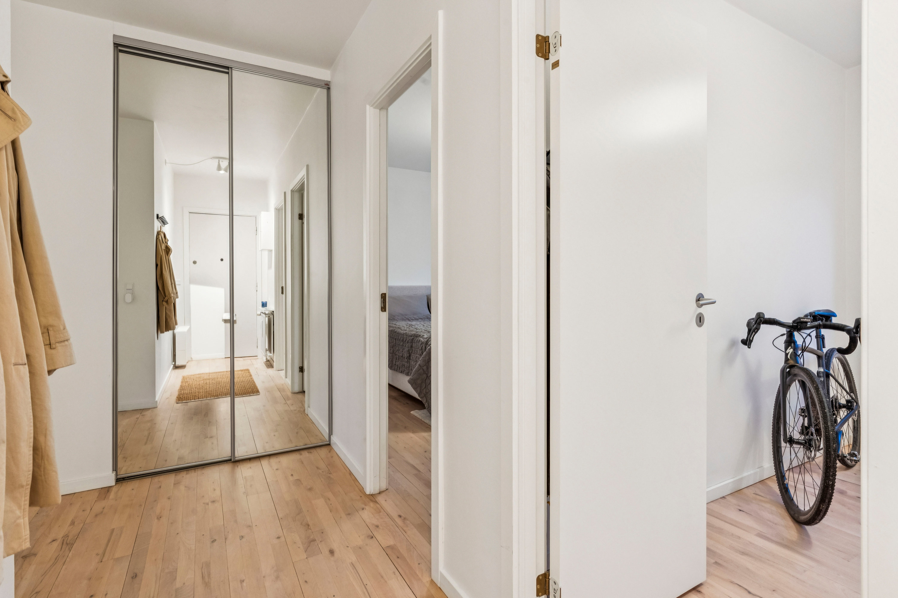 Fremhævet gang billede i fuldskærmstilstand. Billede af Fyrrebakken 4, 1. th., 9000 Aalborg