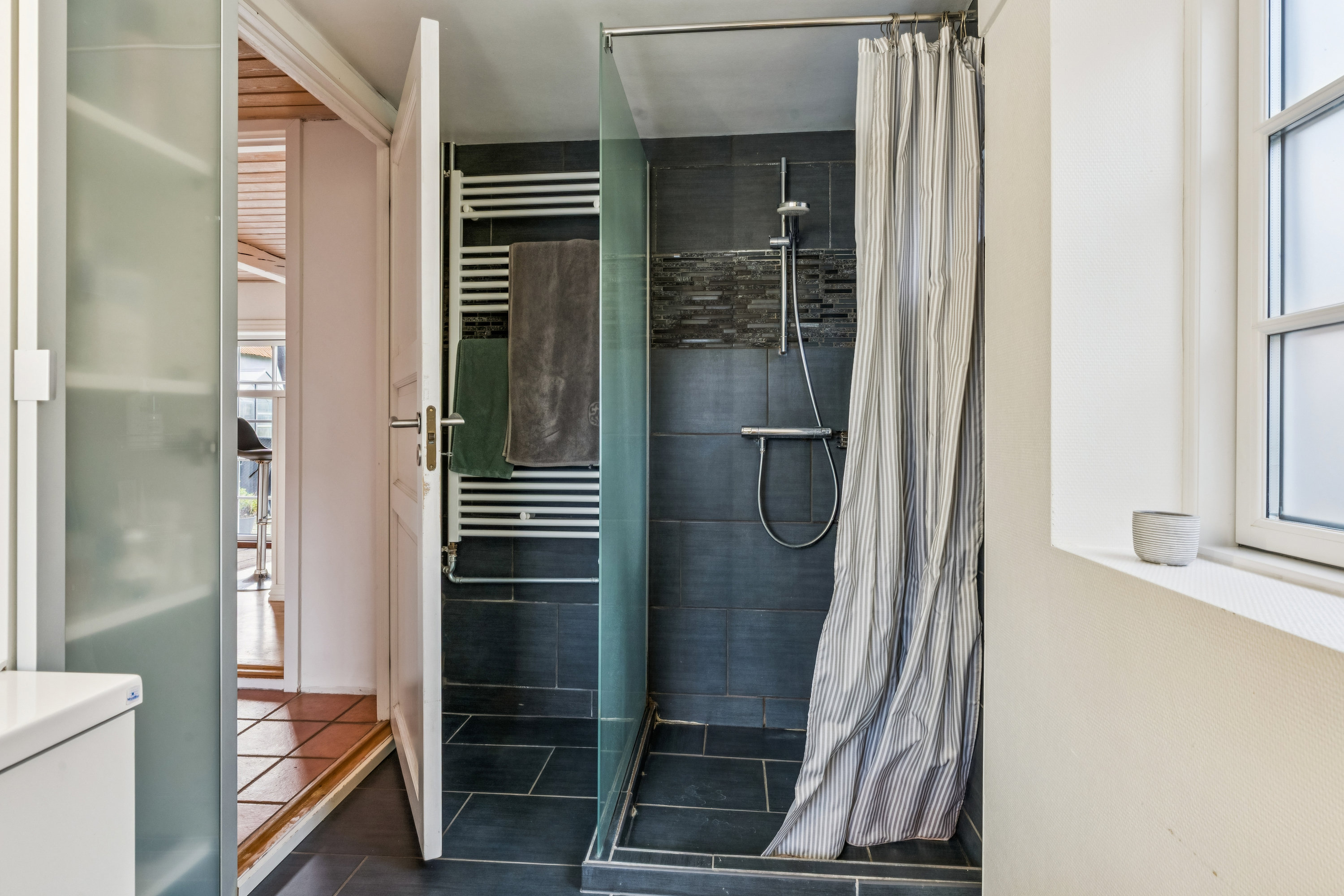 Fremhævet badeværelse billede i fuldskærmstilstand. Billede af Skipperstræde 4, Sebbersund, 9240 Nibe