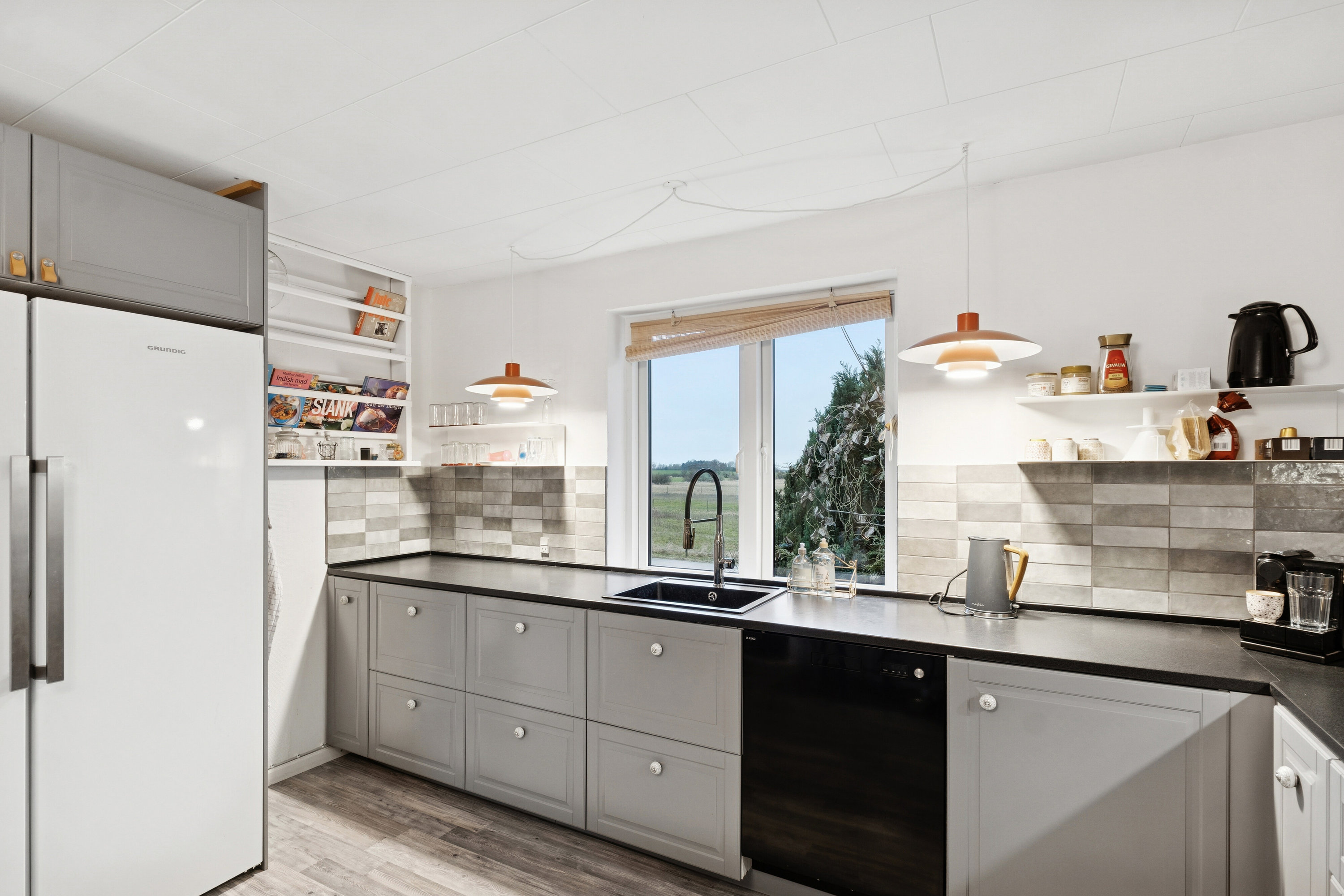 Fremhævet køkken billede i fuldskærmstilstand. Billede af Solvangsvej 29, 4360 Kirke Eskilstrup