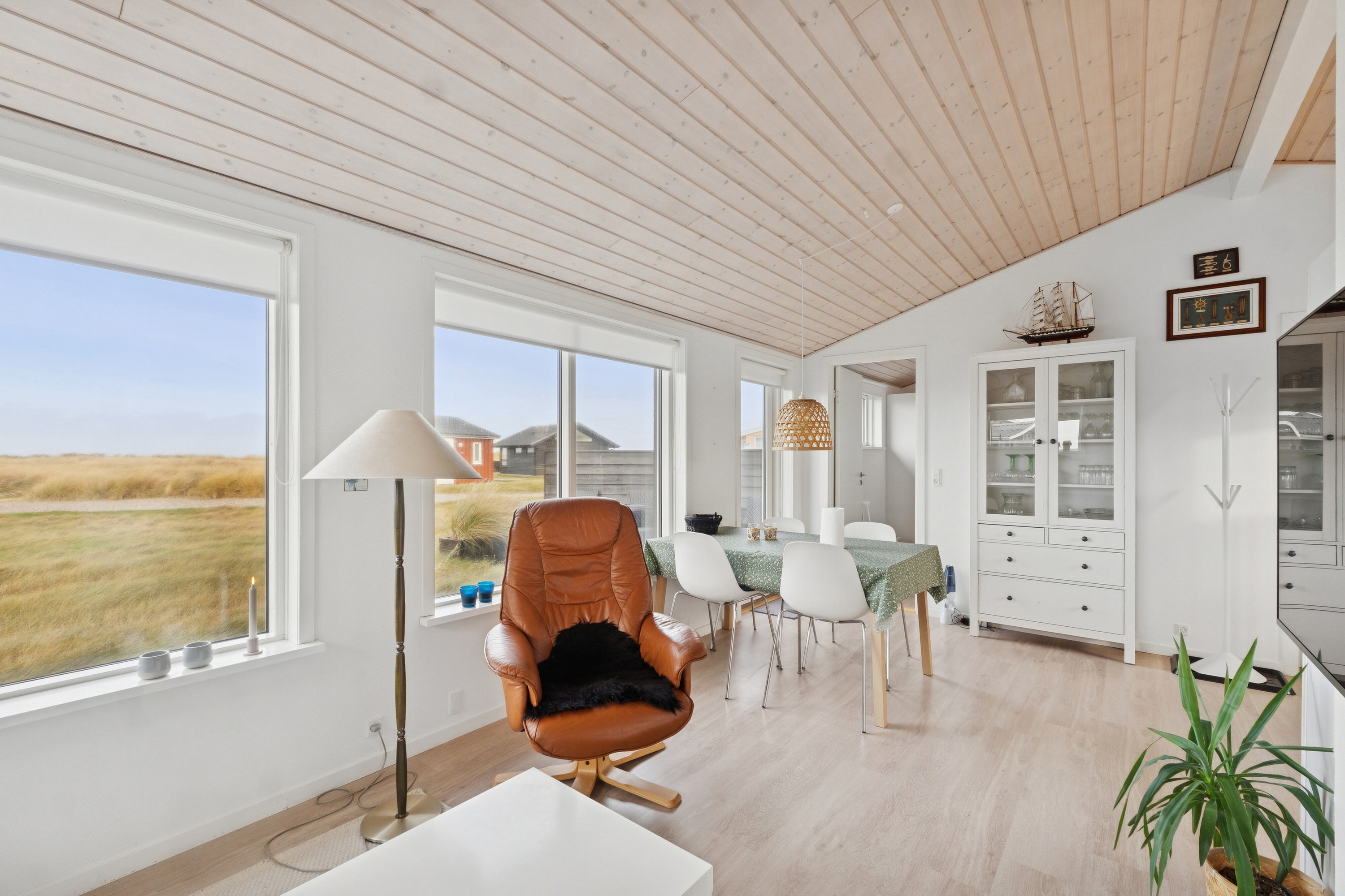 Fremhævet stue billede i fuldskærmstilstand. Billede af Ved Stranden 8, Skal Klit, 9800 Hjørring