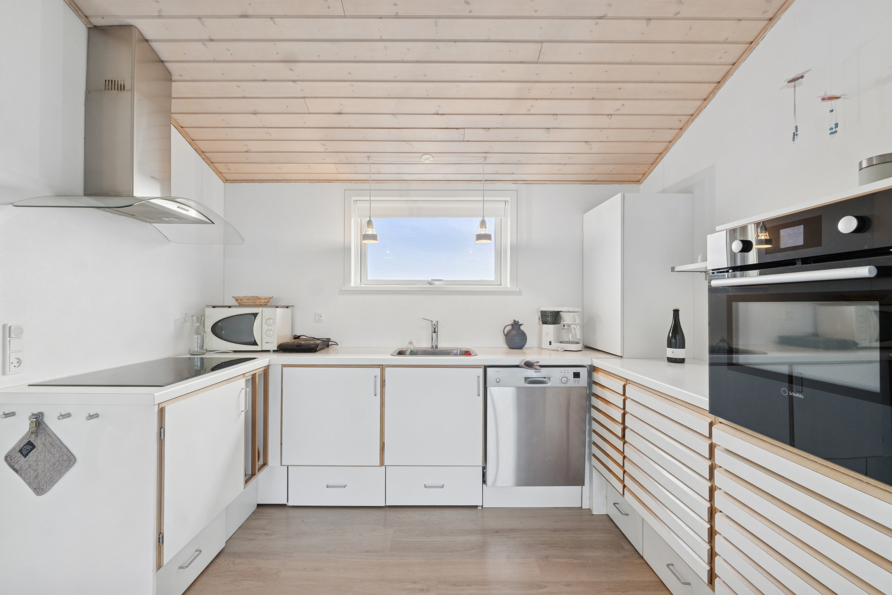 Fremhævet køkken billede i fuldskærmstilstand. Billede af Ved Stranden 8, Skal Klit, 9800 Hjørring