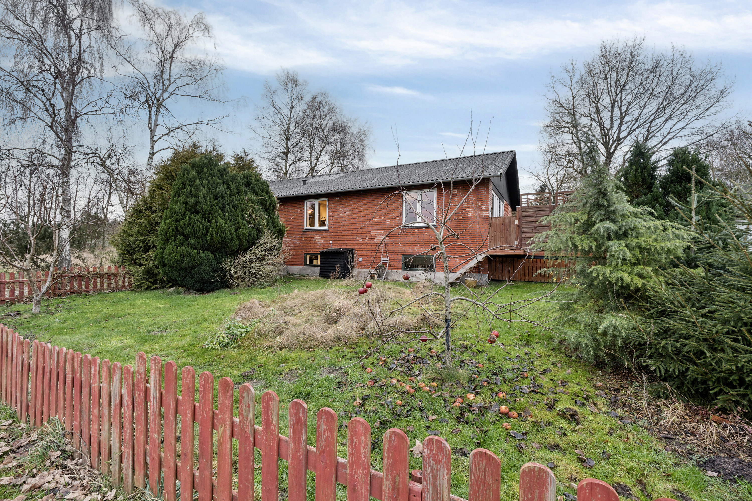 Fremhævet set fra haven billede i fuldskærmstilstand. Billede af Solvangsvej 29, 4360 Kirke Eskilstrup