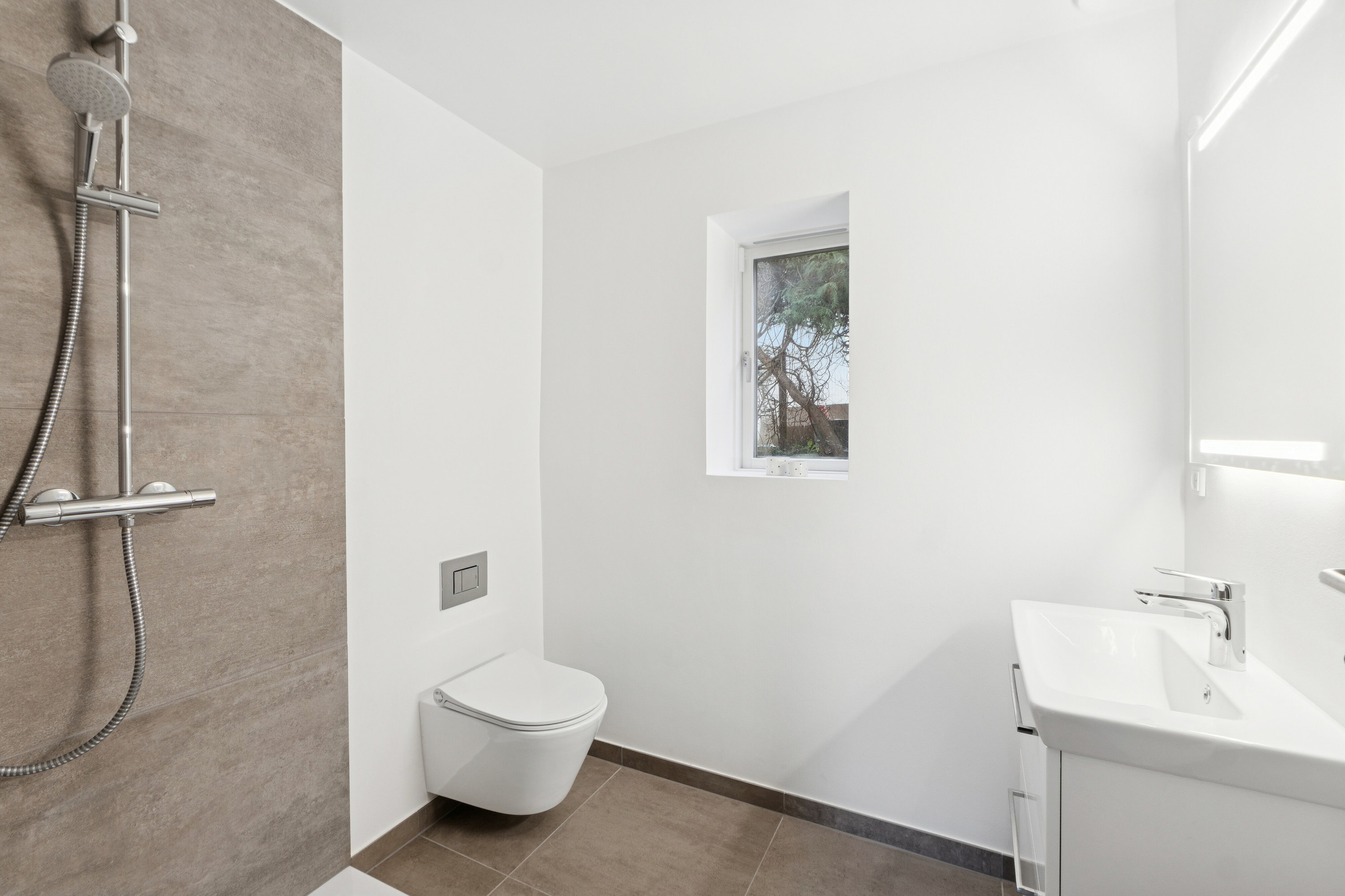 Fremhævet badeværelse billede i fuldskærmstilstand. Billede af Knuds Alle 27, 2800 Kongens Lyngby