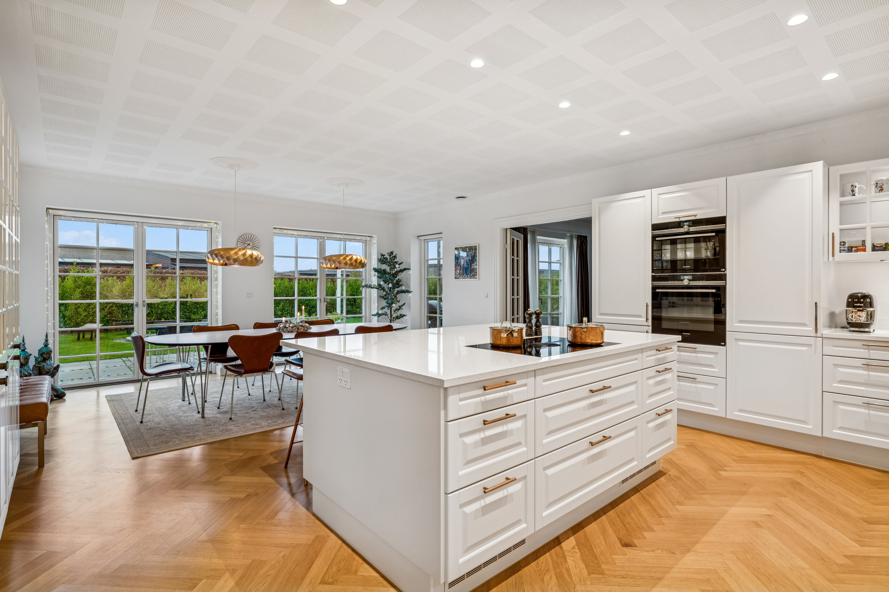 Fremhævet køkken billede i fuldskærmstilstand. Billede af Vorregårdsparken 61, Ugelbølle, 8410 Rønde