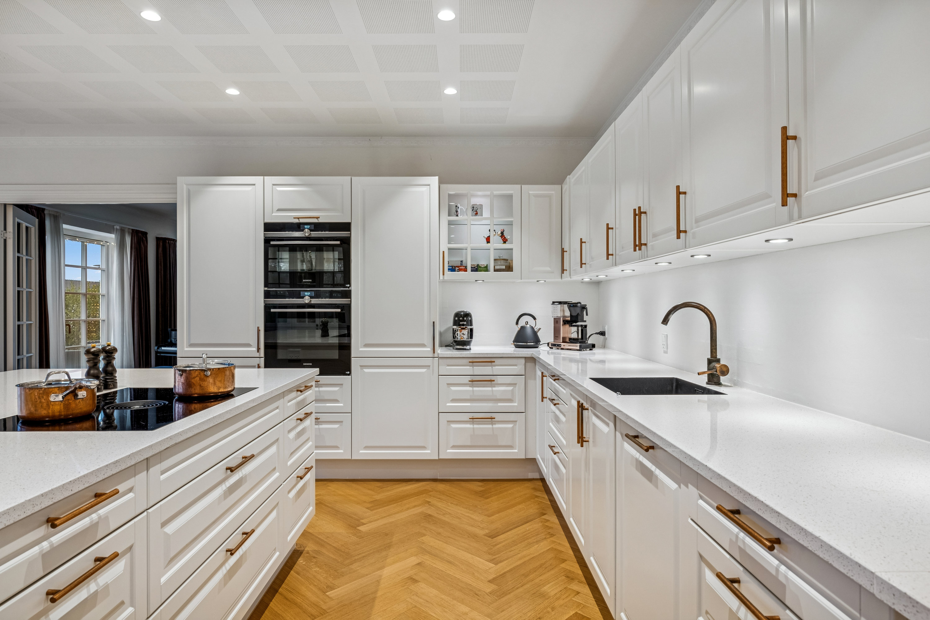 Fremhævet køkken billede i fuldskærmstilstand. Billede af Vorregårdsparken 61, Ugelbølle, 8410 Rønde