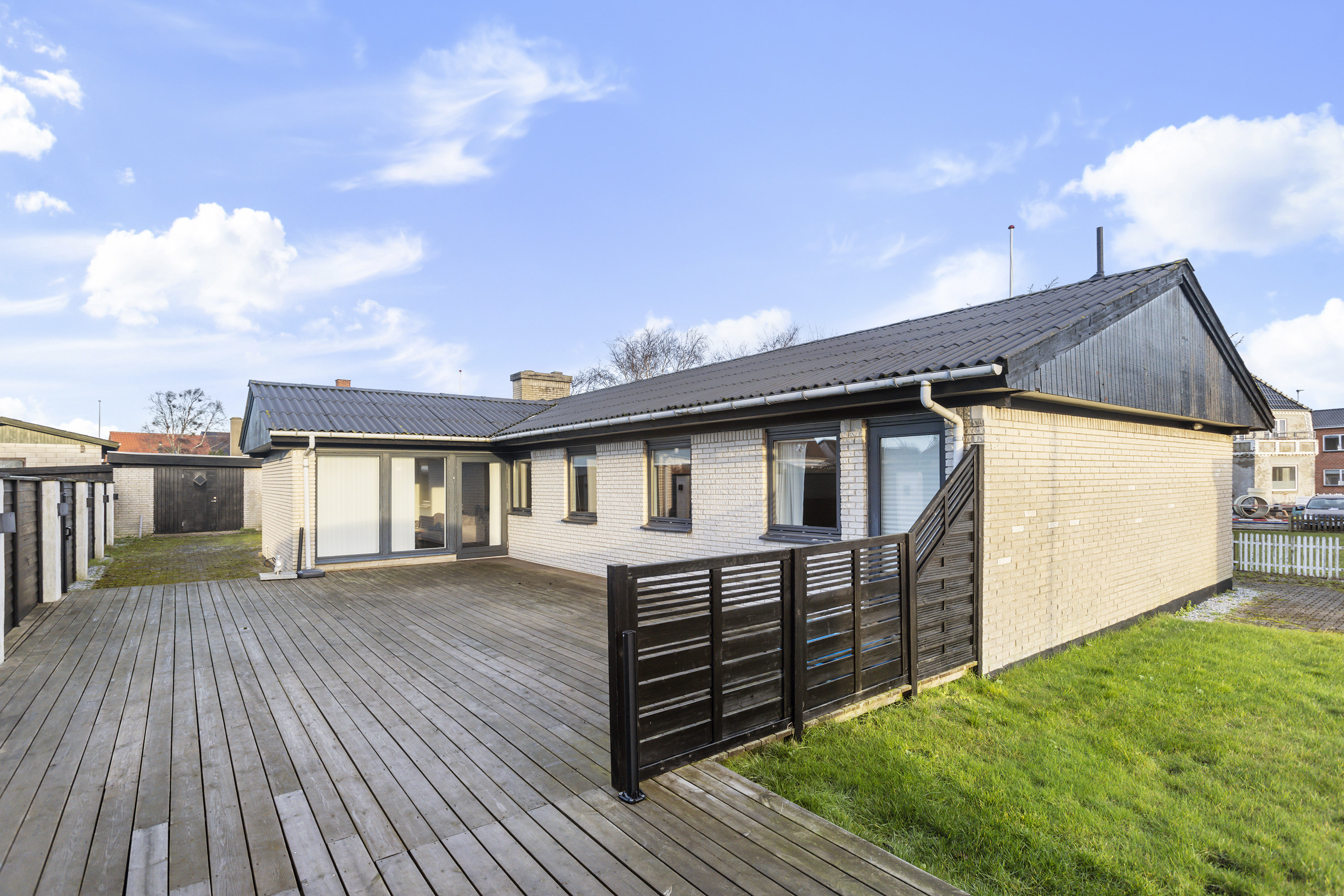 Miniaturebillede 1: facade. Billede af Niels Hjørnes Vej 4, 9900 Frederikshavn