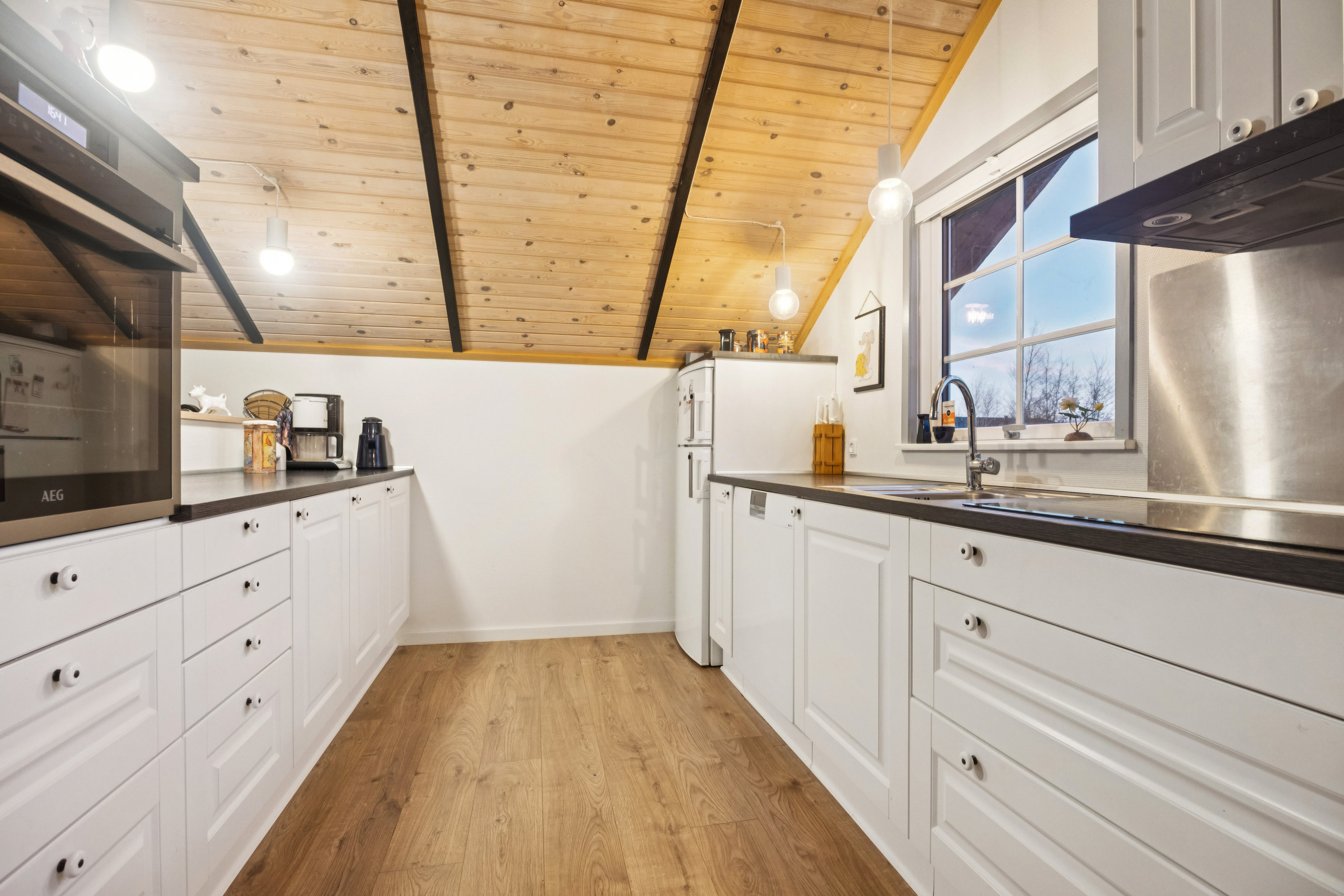 Fremhævet køkken billede i fuldskærmstilstand. Billede af Rødgræsvej 1, Hou, 9370 Hals