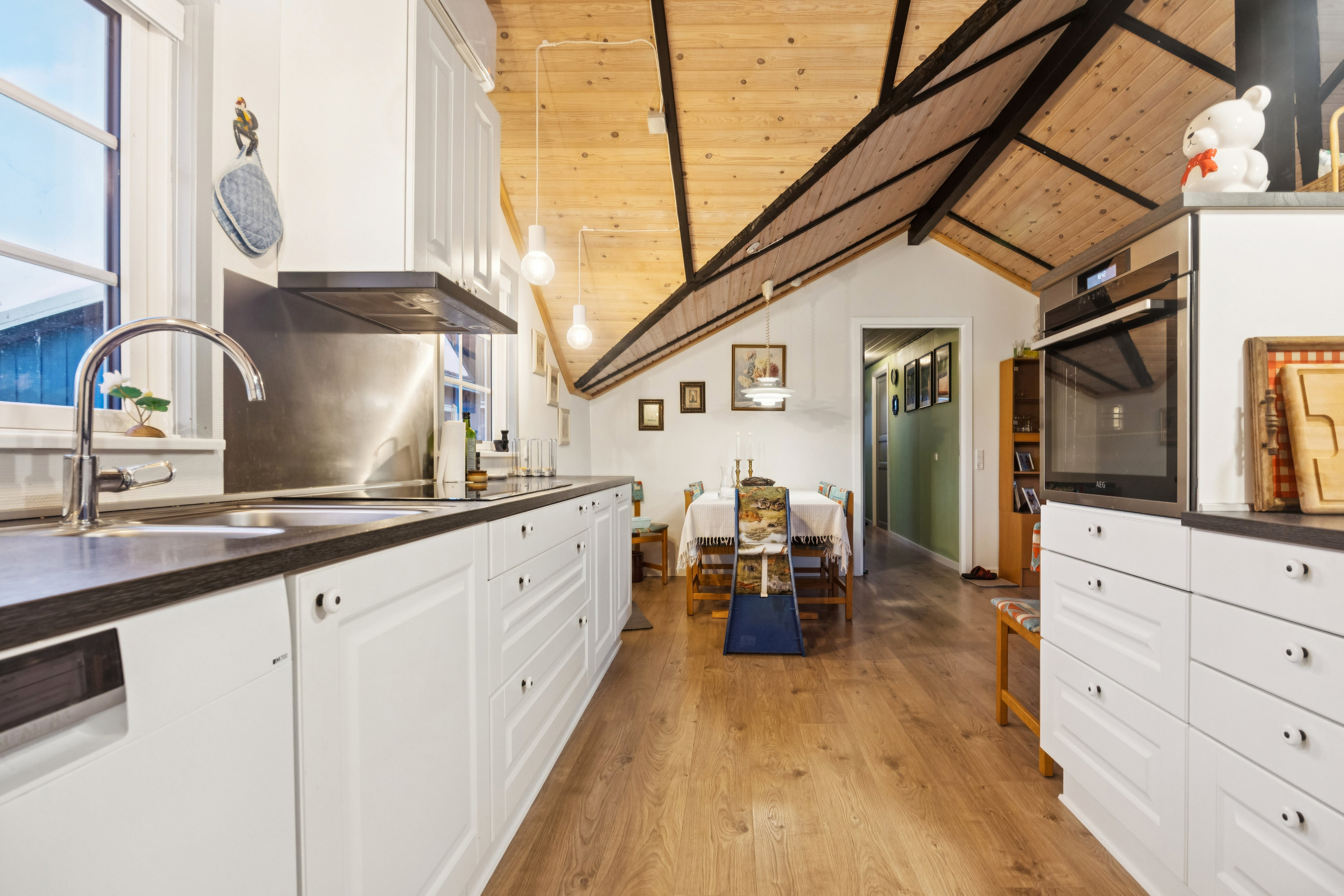 Fremhævet køkken billede i fuldskærmstilstand. Billede af Rødgræsvej 1, Hou, 9370 Hals