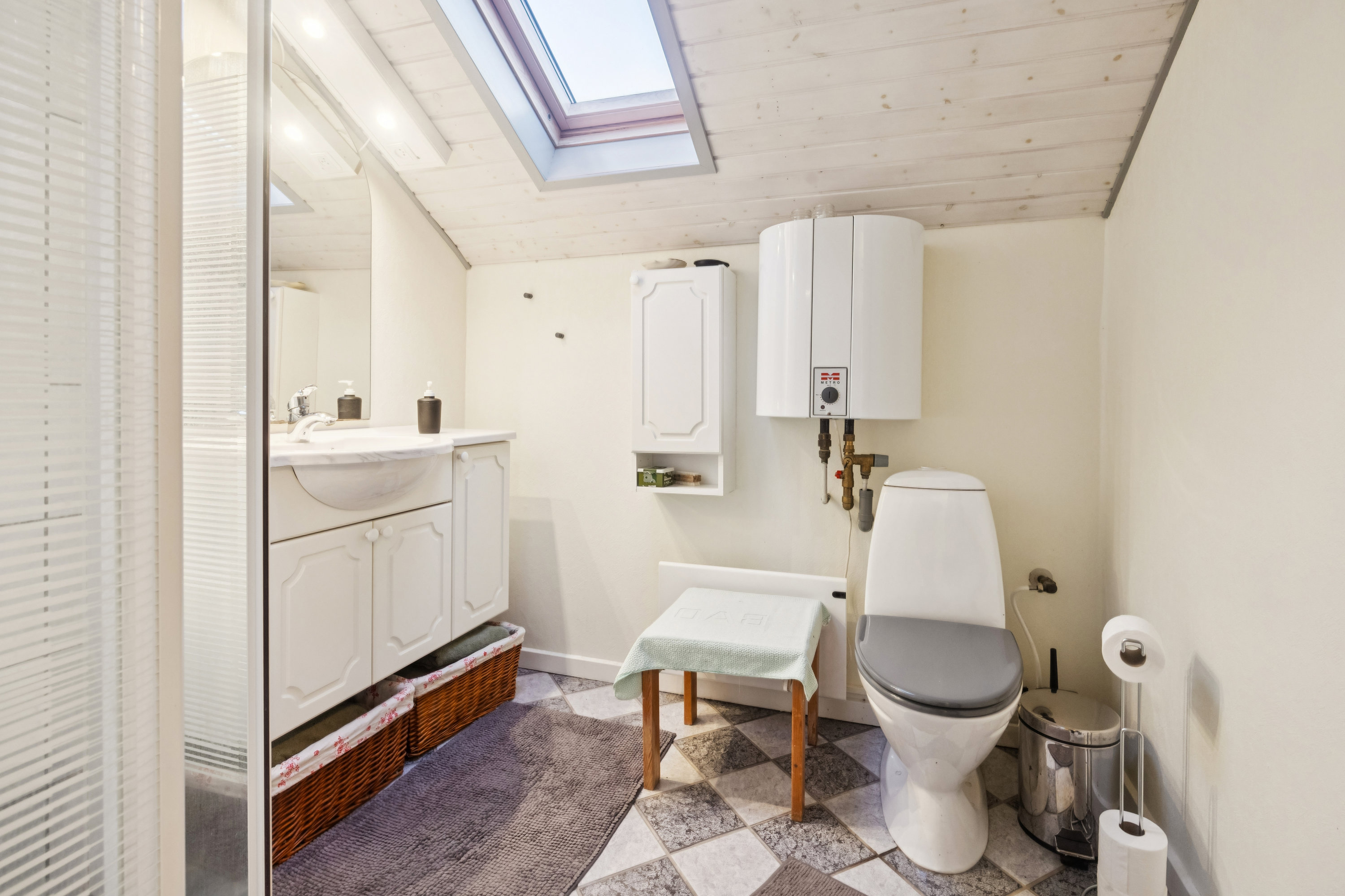 Fremhævet badeværelse billede i fuldskærmstilstand. Billede af Rødgræsvej 1, Hou, 9370 Hals