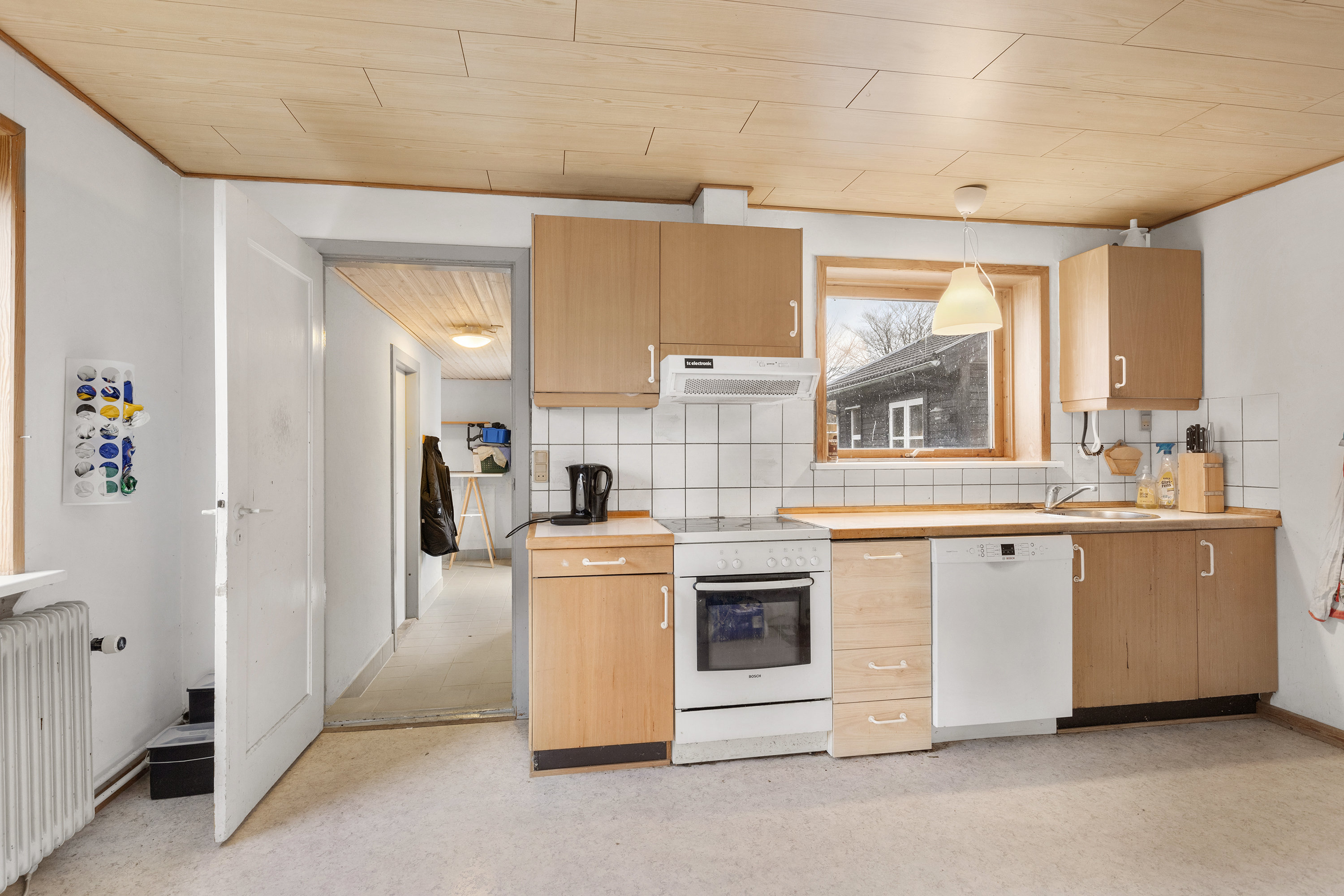 Miniaturebillede 1: køkken. Billede af Tolstrupvej 64, 9700 Brønderslev