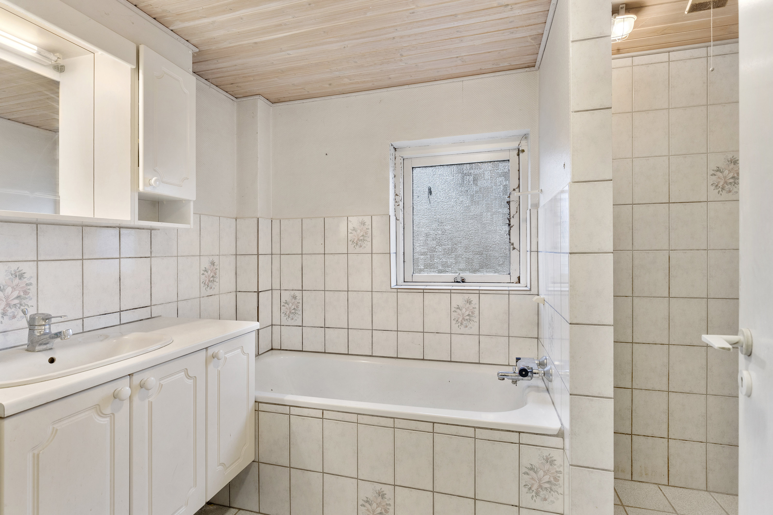 Fremhævet badeværelse billede i fuldskærmstilstand. Billede af Tolstrupvej 64, 9700 Brønderslev